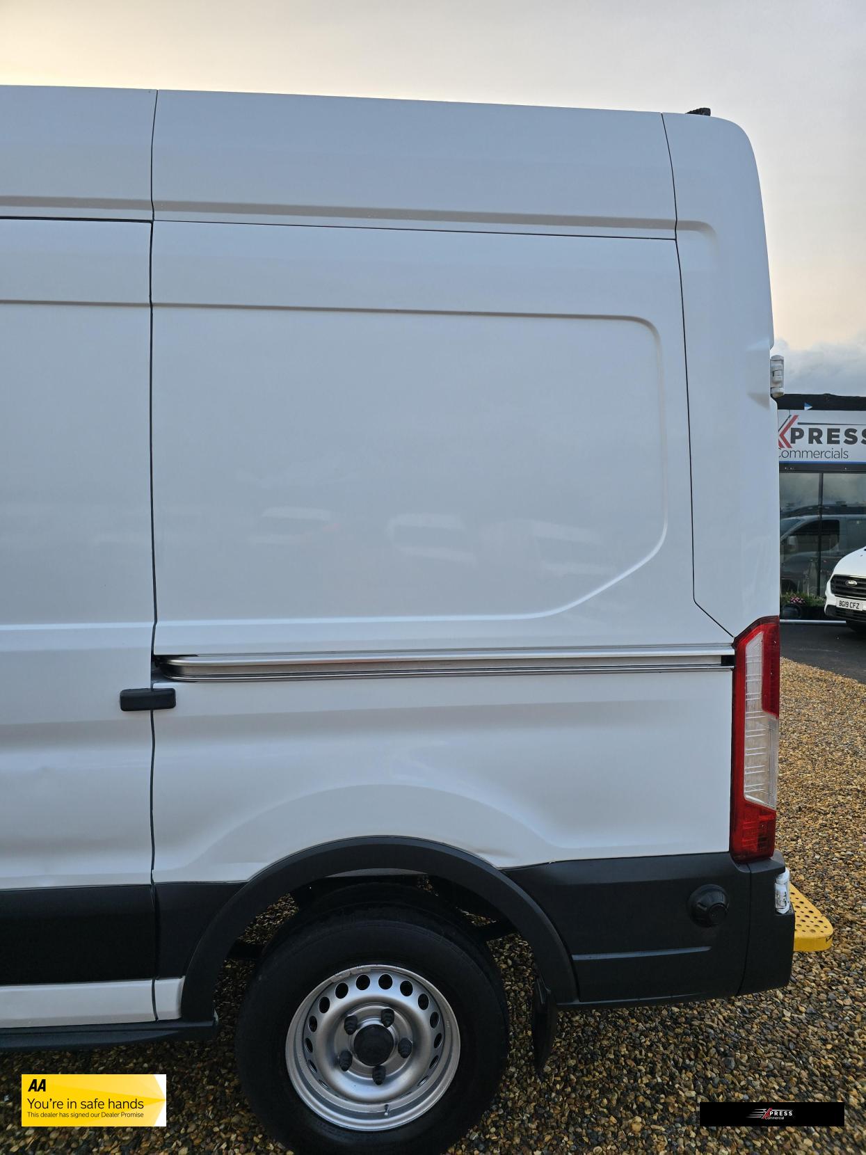 Ford Transit Transit 2.0 350 EcoBlue Panel Van 5dr Diesel Manual RWD L2 H3 Euro 6 (170 ps)