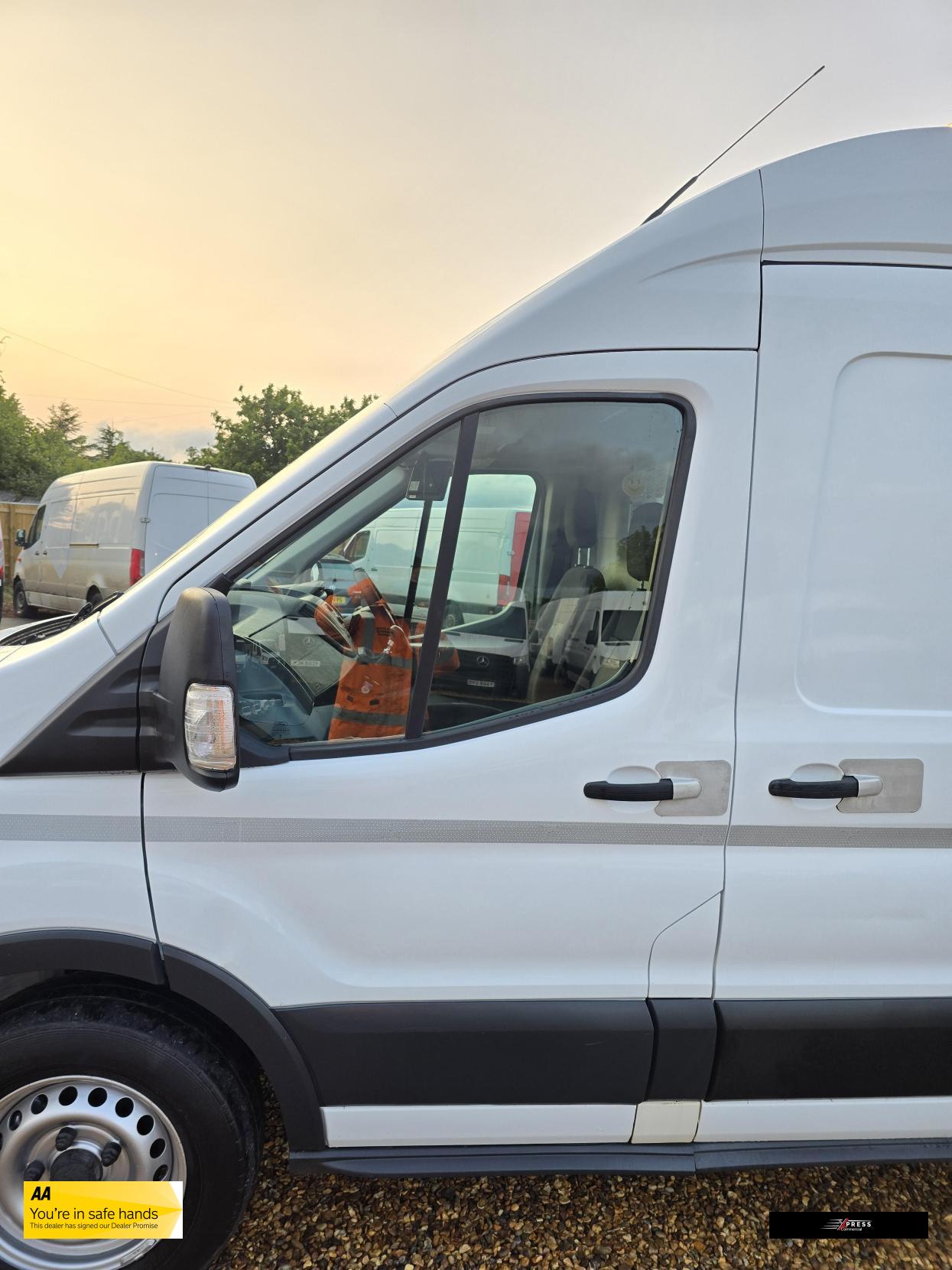 Ford Transit Transit 2.0 350 EcoBlue Panel Van 5dr Diesel Manual RWD L2 H3 Euro 6 (170 ps)