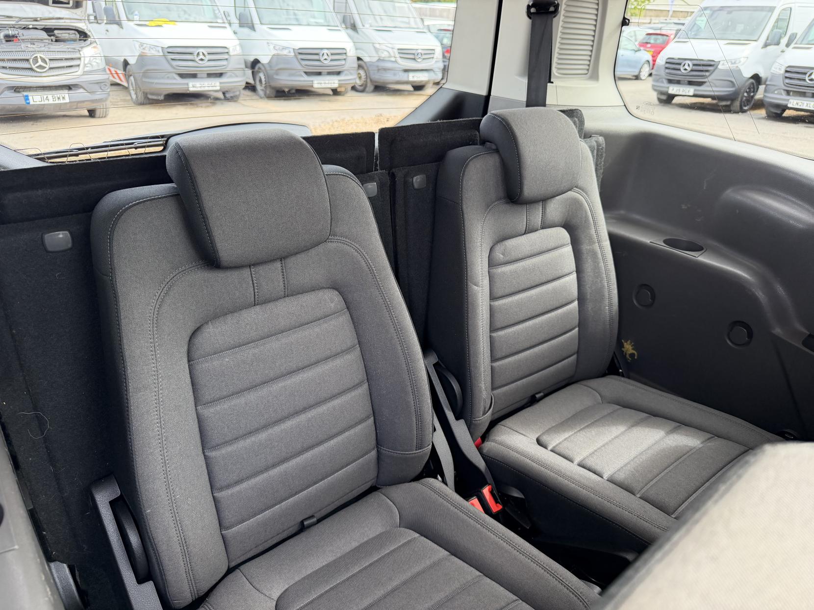 2019 Ford Grand Tourneo Connect 1.5 EcoBlue Titanium MPV 5dr Diesel Manual Euro 6 (s/s) (120 ps) - Thumbnail 15