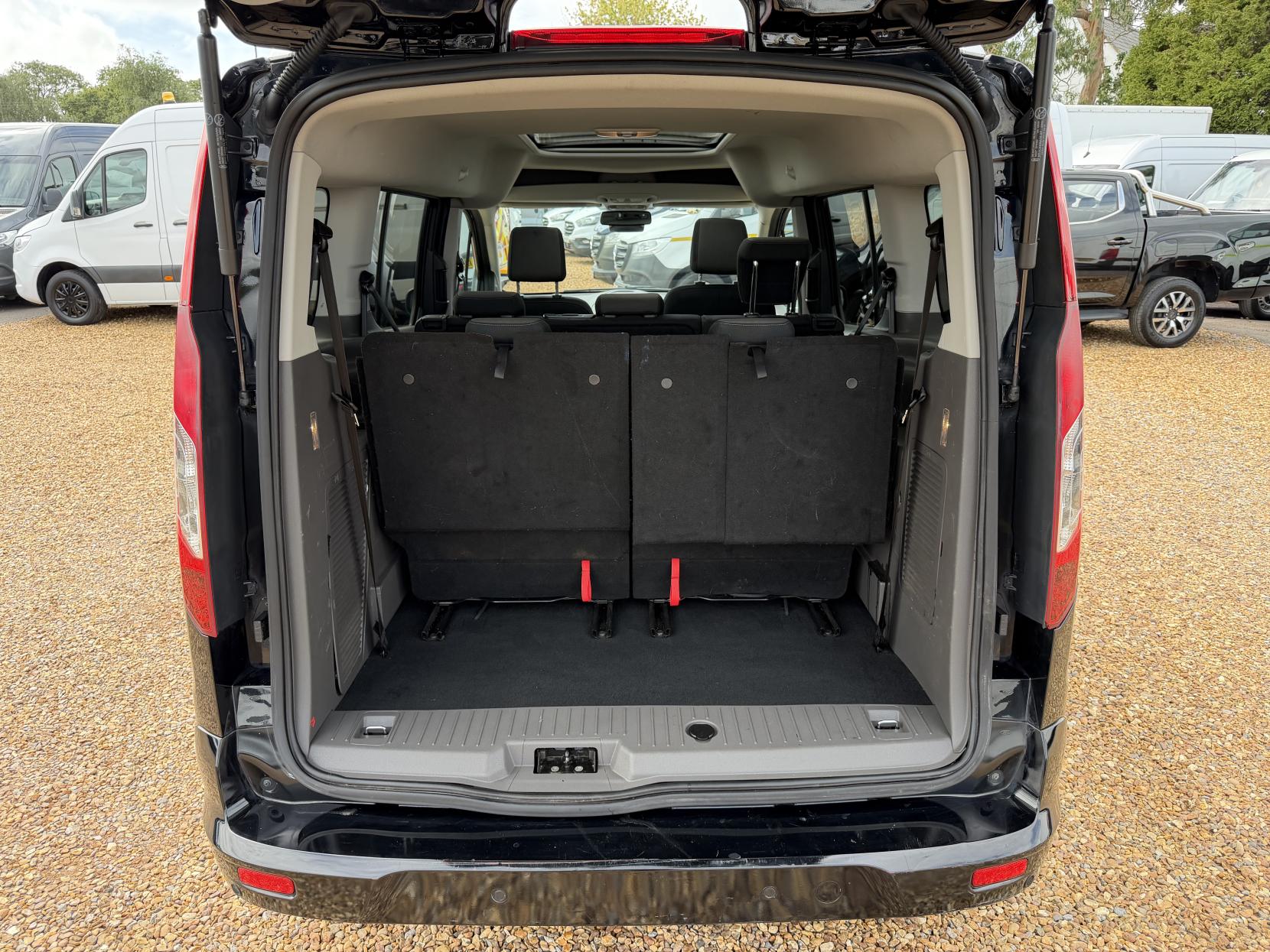 2019 Ford Grand Tourneo Connect 1.5 EcoBlue Titanium MPV 5dr Diesel Manual Euro 6 (s/s) (120 ps) - Thumbnail 3
