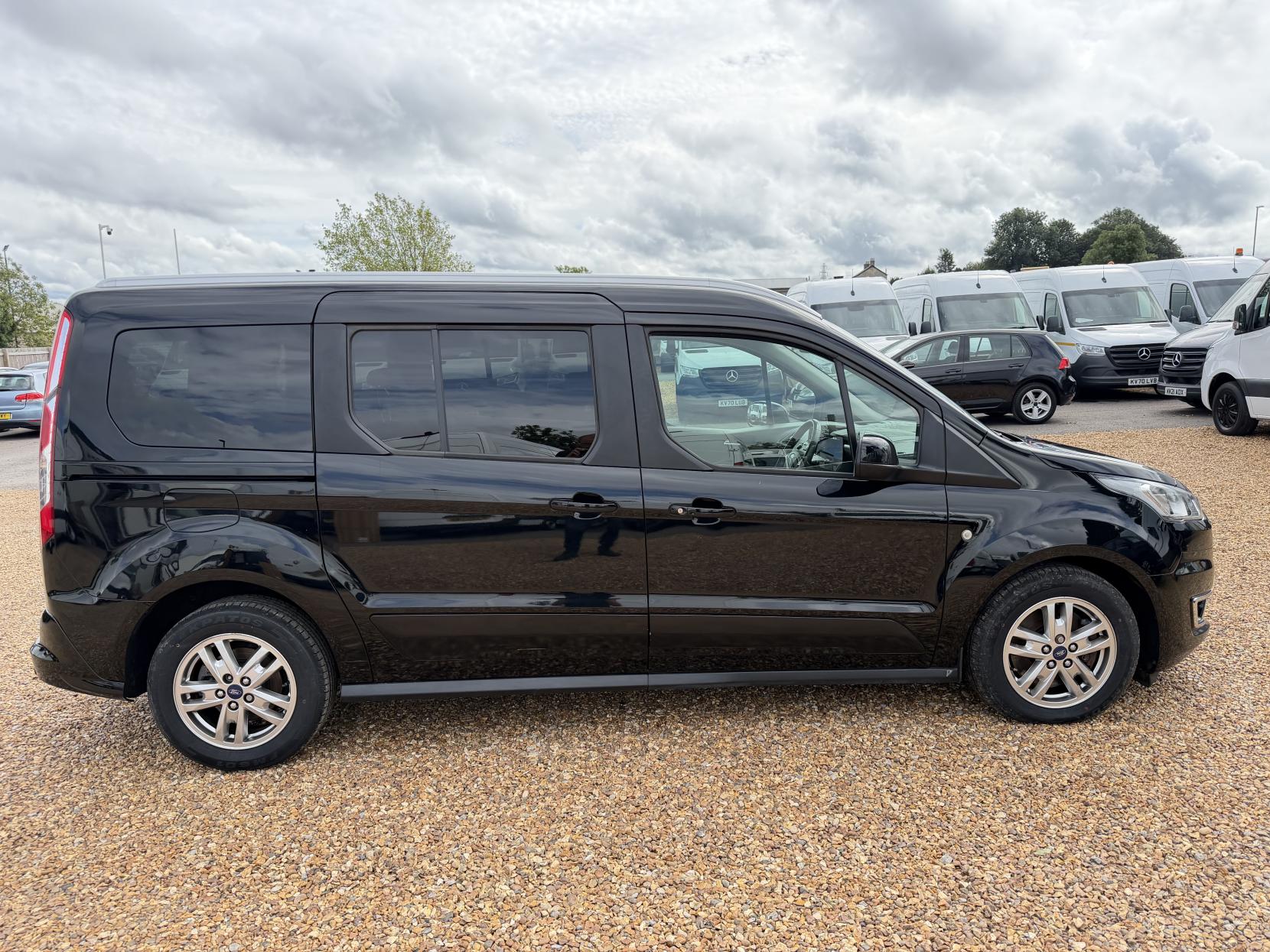 2019 Ford Grand Tourneo Connect 1.5 EcoBlue Titanium MPV 5dr Diesel Manual Euro 6 (s/s) (120 ps) - Thumbnail 10