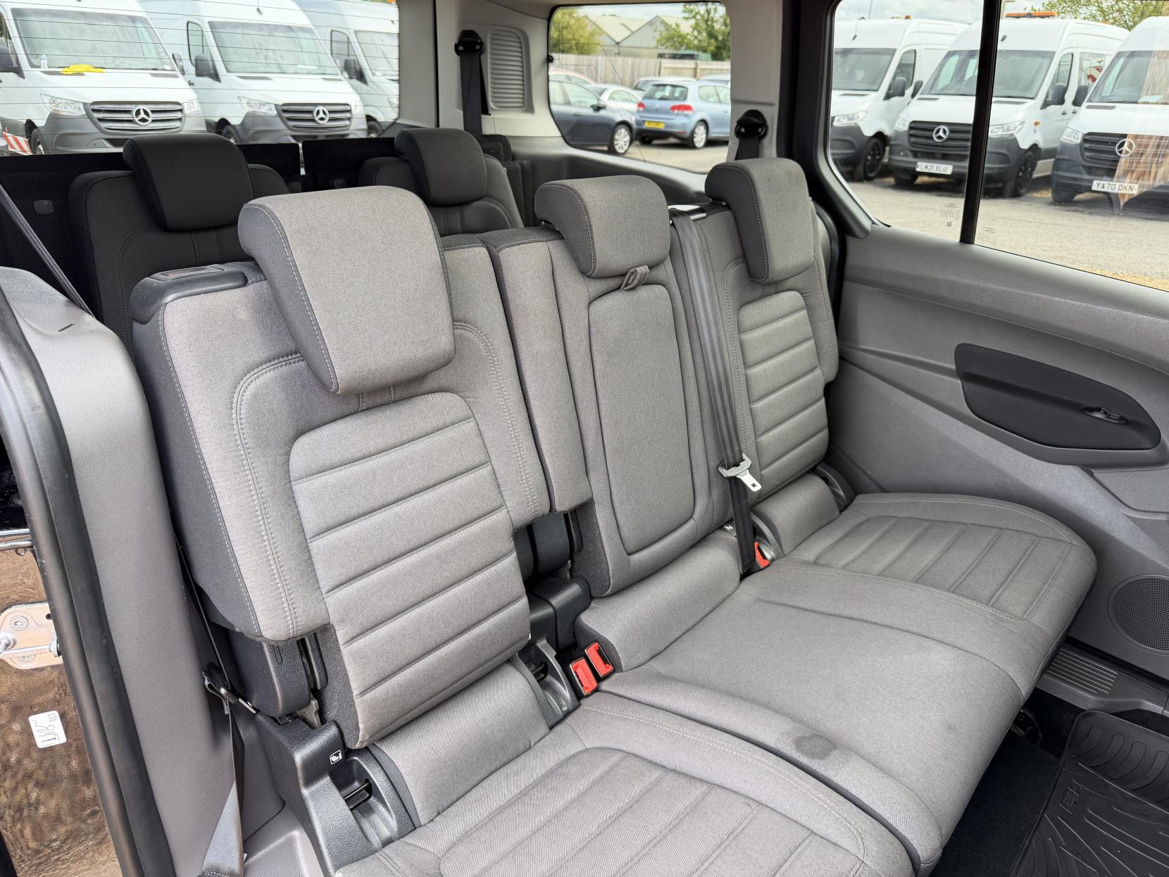 2019 Ford Grand Tourneo Connect 1.5 EcoBlue Titanium MPV 5dr Diesel Manual Euro 6 (s/s) (120 ps) - Thumbnail 14