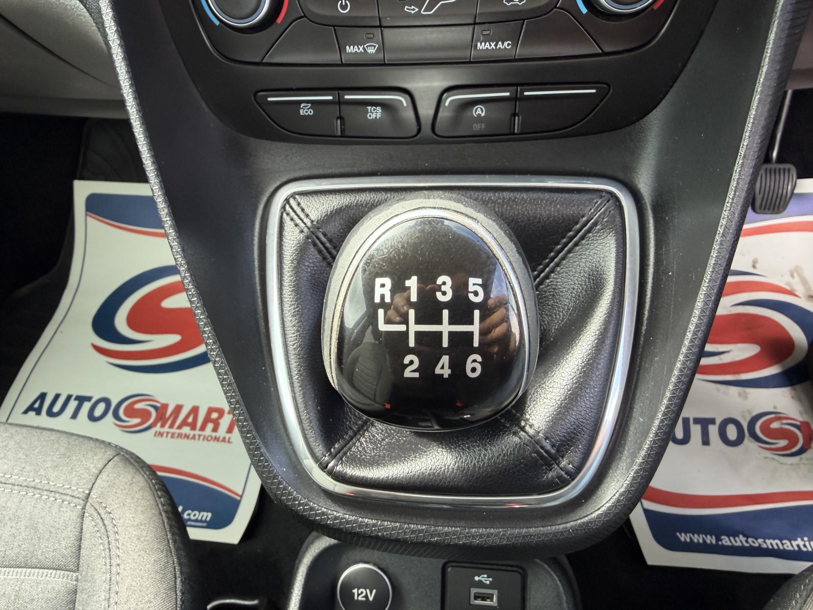 2019 Ford Grand Tourneo Connect 1.5 EcoBlue Titanium MPV 5dr Diesel Manual Euro 6 (s/s) (120 ps) - Thumbnail 24