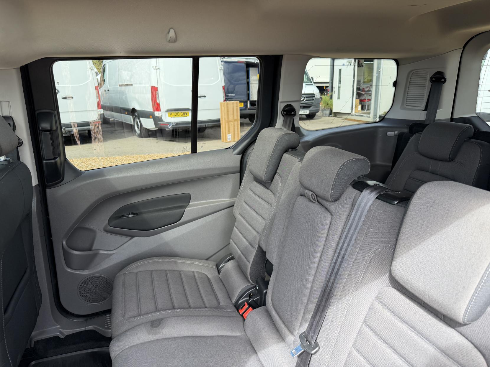2019 Ford Grand Tourneo Connect 1.5 EcoBlue Titanium MPV 5dr Diesel Manual Euro 6 (s/s) (120 ps) - Thumbnail 44