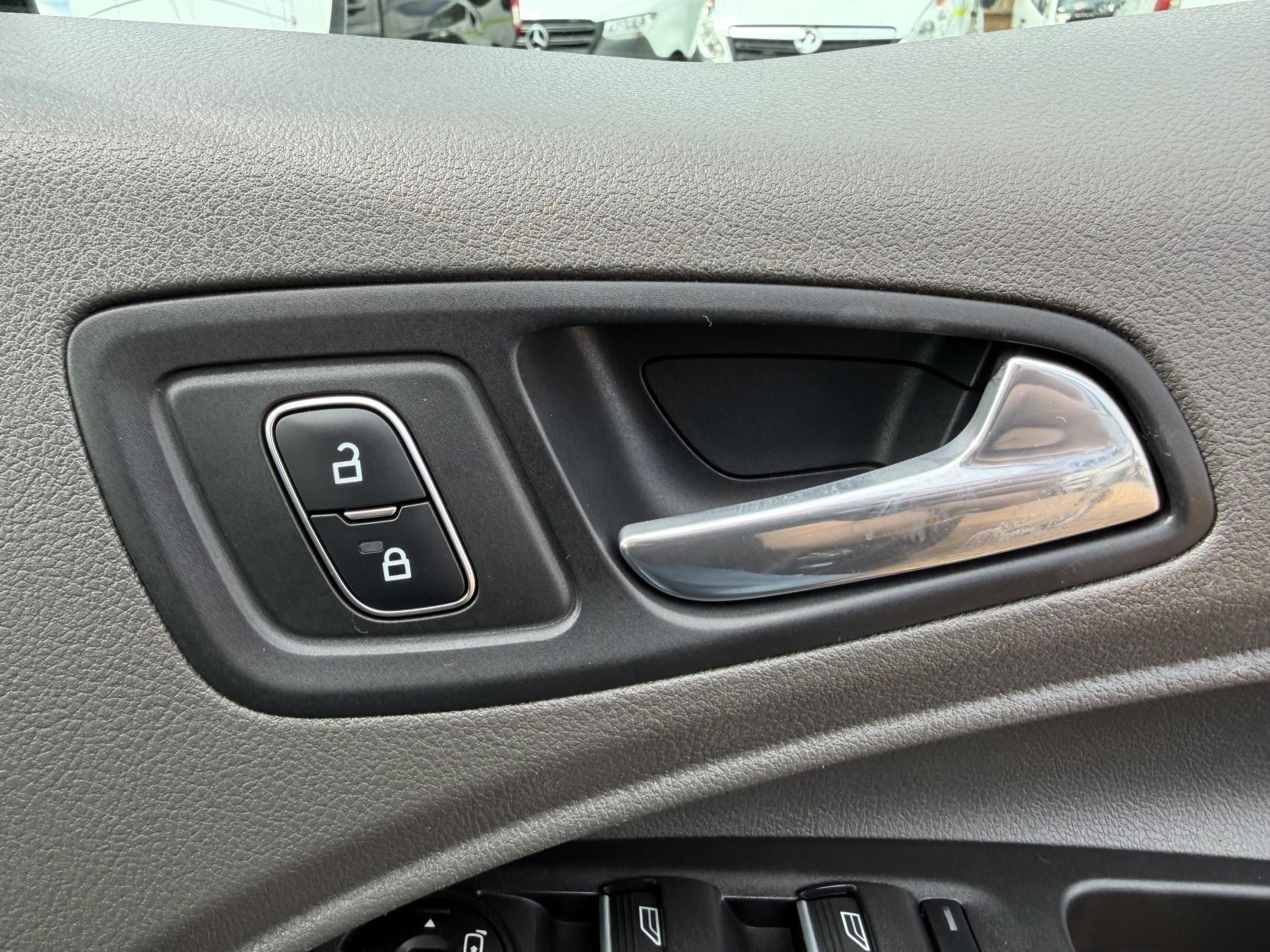 2019 Ford Grand Tourneo Connect 1.5 EcoBlue Titanium MPV 5dr Diesel Manual Euro 6 (s/s) (120 ps) - Thumbnail 28