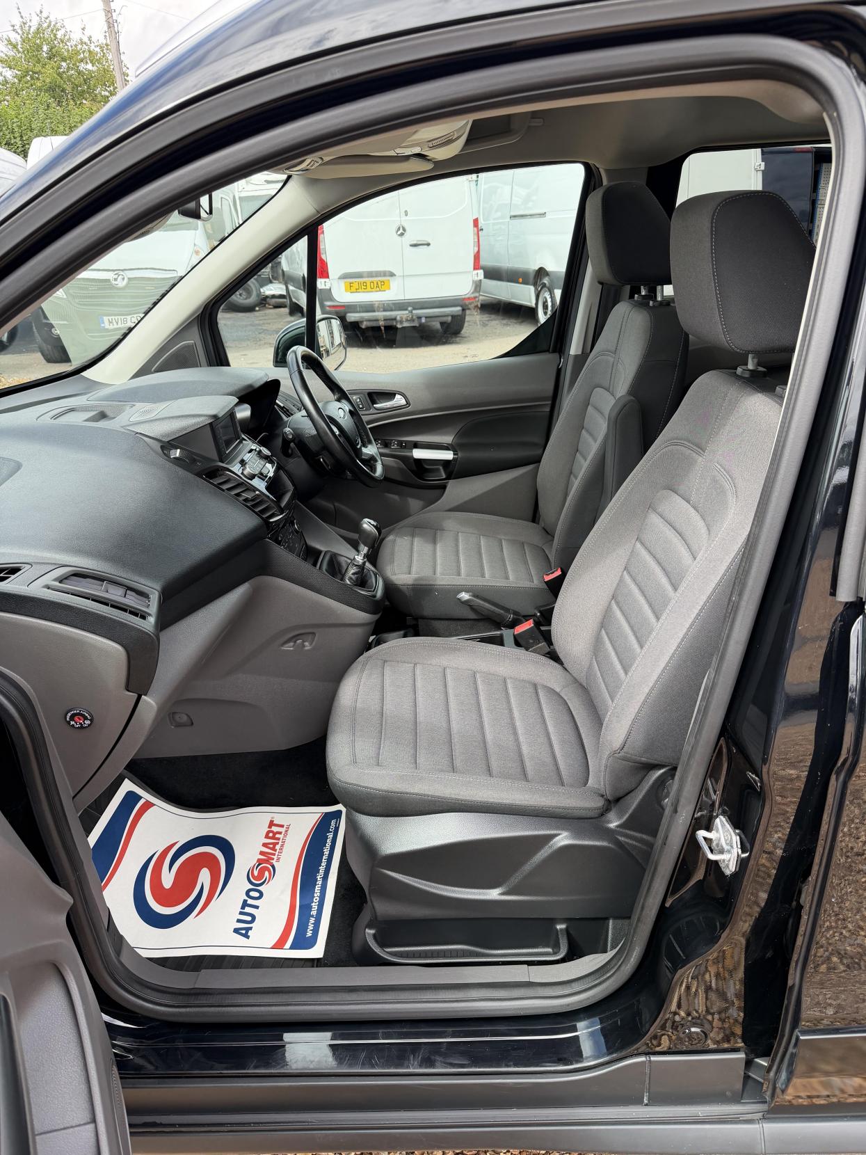 2019 Ford Grand Tourneo Connect 1.5 EcoBlue Titanium MPV 5dr Diesel Manual Euro 6 (s/s) (120 ps) - Thumbnail 33