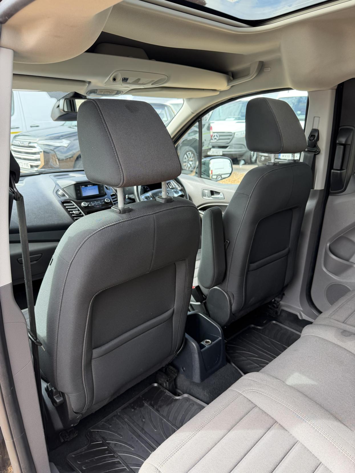 2019 Ford Grand Tourneo Connect 1.5 EcoBlue Titanium MPV 5dr Diesel Manual Euro 6 (s/s) (120 ps) - Thumbnail 45