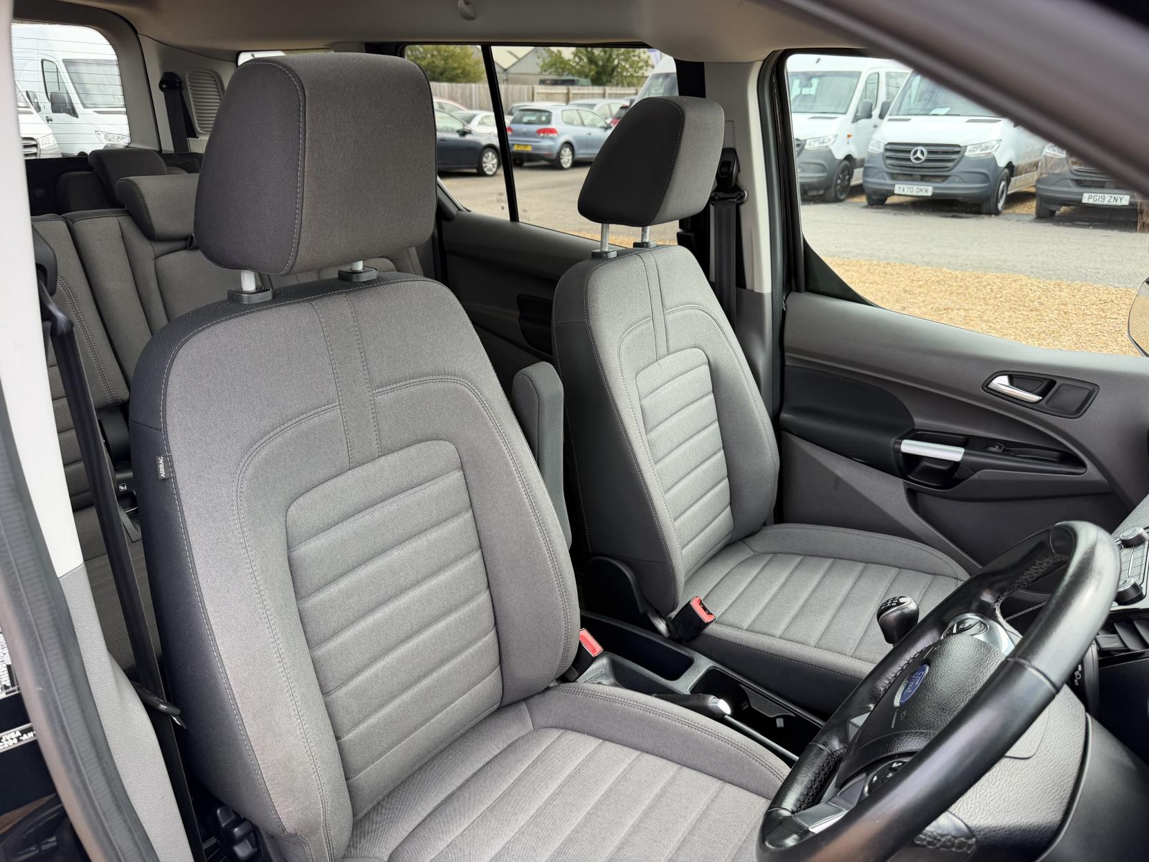 2019 Ford Grand Tourneo Connect 1.5 EcoBlue Titanium MPV 5dr Diesel Manual Euro 6 (s/s) (120 ps) - Thumbnail 13