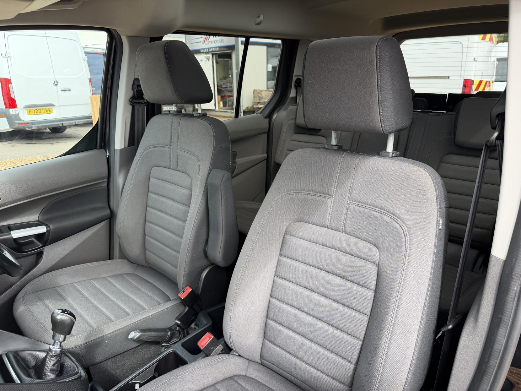 2019 Ford Grand Tourneo Connect 1.5 EcoBlue Titanium MPV 5dr Diesel Manual Euro 6 (s/s) (120 ps) - Thumbnail 31