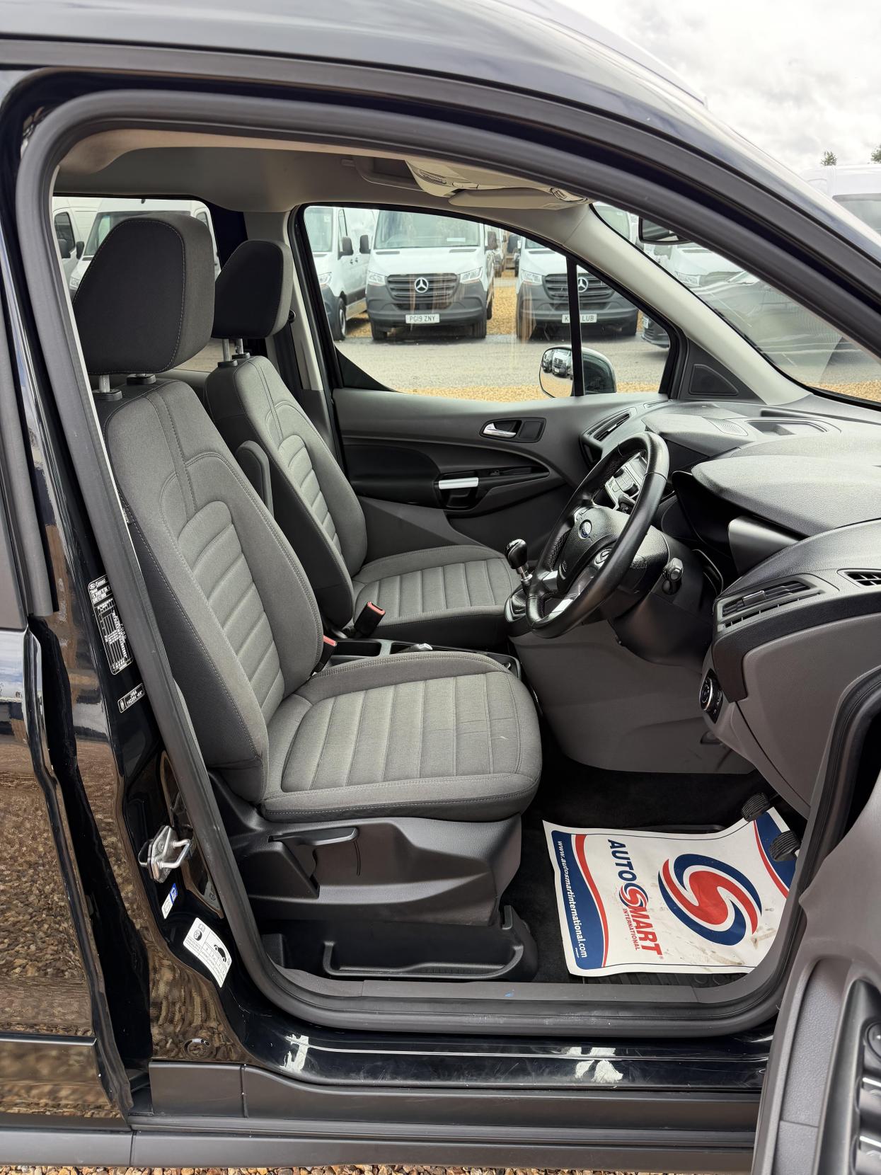 2019 Ford Grand Tourneo Connect 1.5 EcoBlue Titanium MPV 5dr Diesel Manual Euro 6 (s/s) (120 ps) - Thumbnail 11