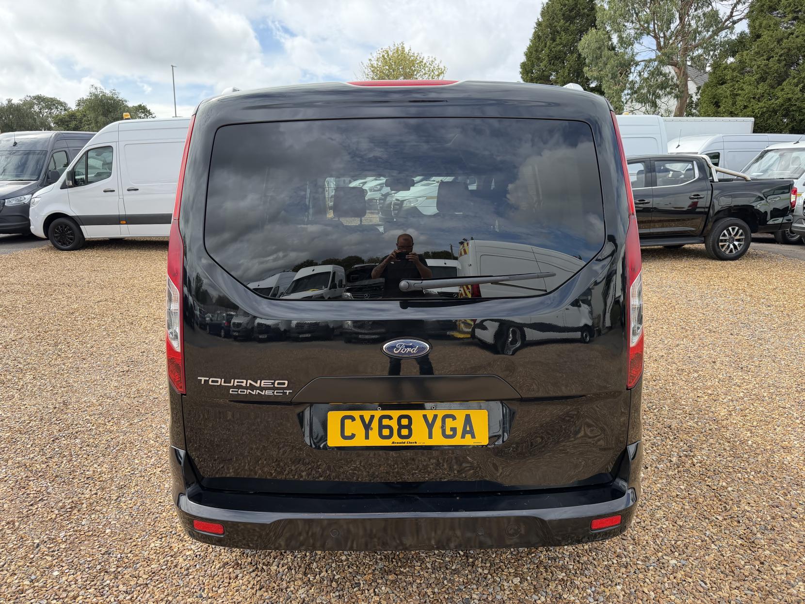 2019 Ford Grand Tourneo Connect 1.5 EcoBlue Titanium MPV 5dr Diesel Manual Euro 6 (s/s) (120 ps) - Thumbnail 8