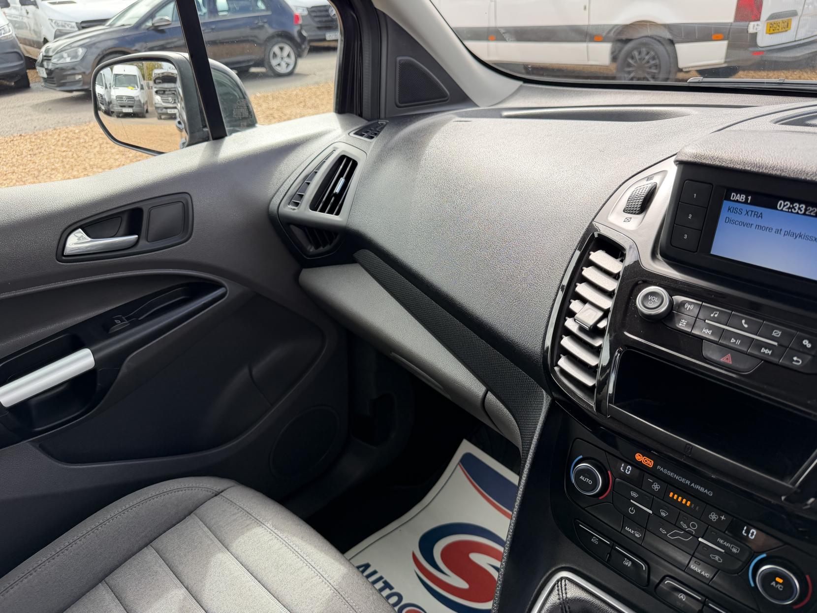 2019 Ford Grand Tourneo Connect 1.5 EcoBlue Titanium MPV 5dr Diesel Manual Euro 6 (s/s) (120 ps) - Thumbnail 37
