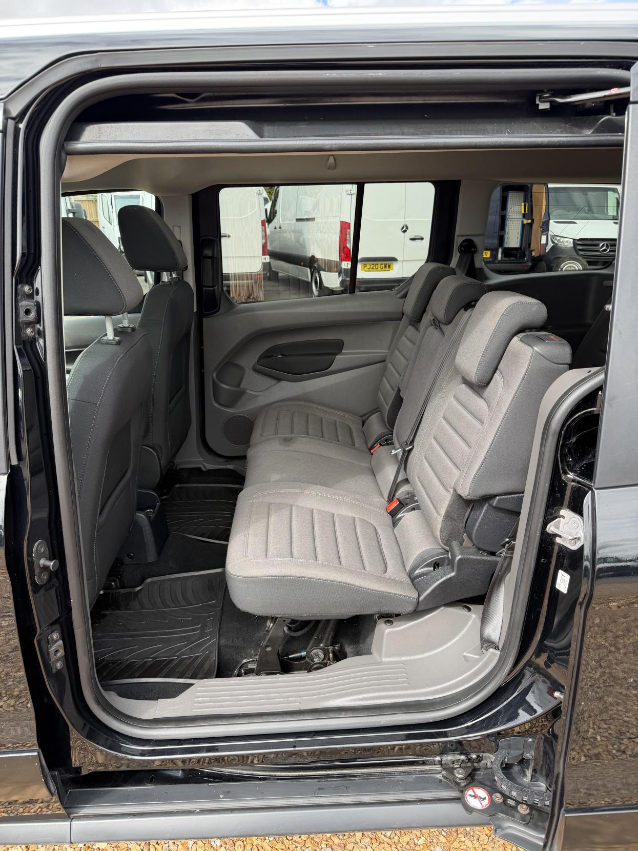 2019 Ford Grand Tourneo Connect 1.5 EcoBlue Titanium MPV 5dr Diesel Manual Euro 6 (s/s) (120 ps) - Thumbnail 29