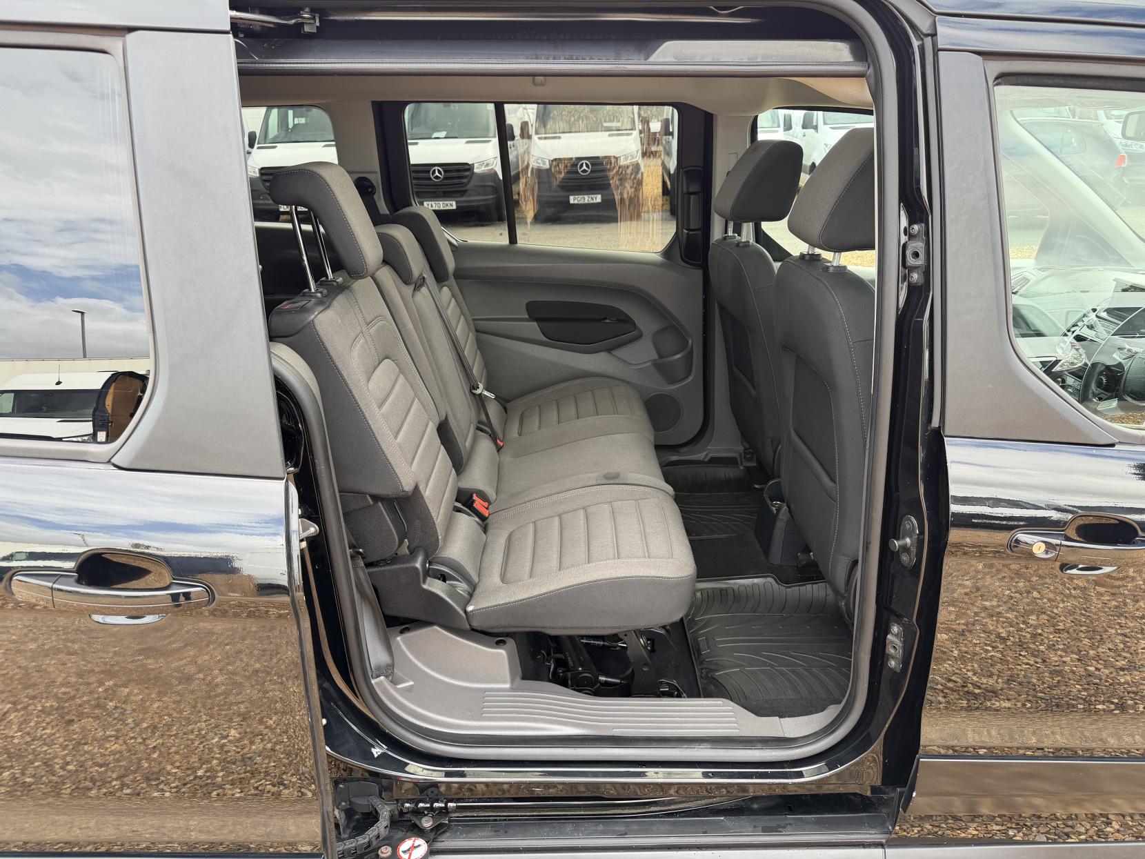 2019 Ford Grand Tourneo Connect 1.5 EcoBlue Titanium MPV 5dr Diesel Manual Euro 6 (s/s) (120 ps) - Thumbnail 30
