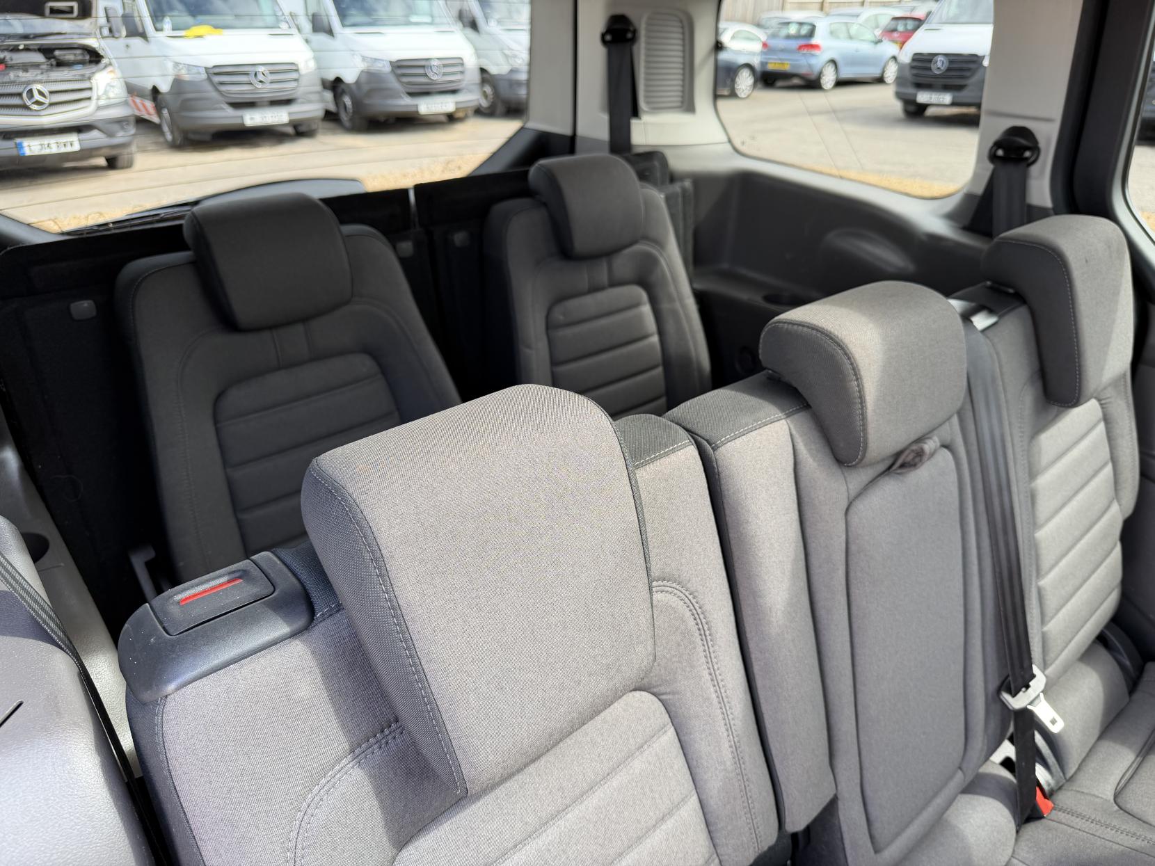 2019 Ford Grand Tourneo Connect 1.5 EcoBlue Titanium MPV 5dr Diesel Manual Euro 6 (s/s) (120 ps) - Thumbnail 43