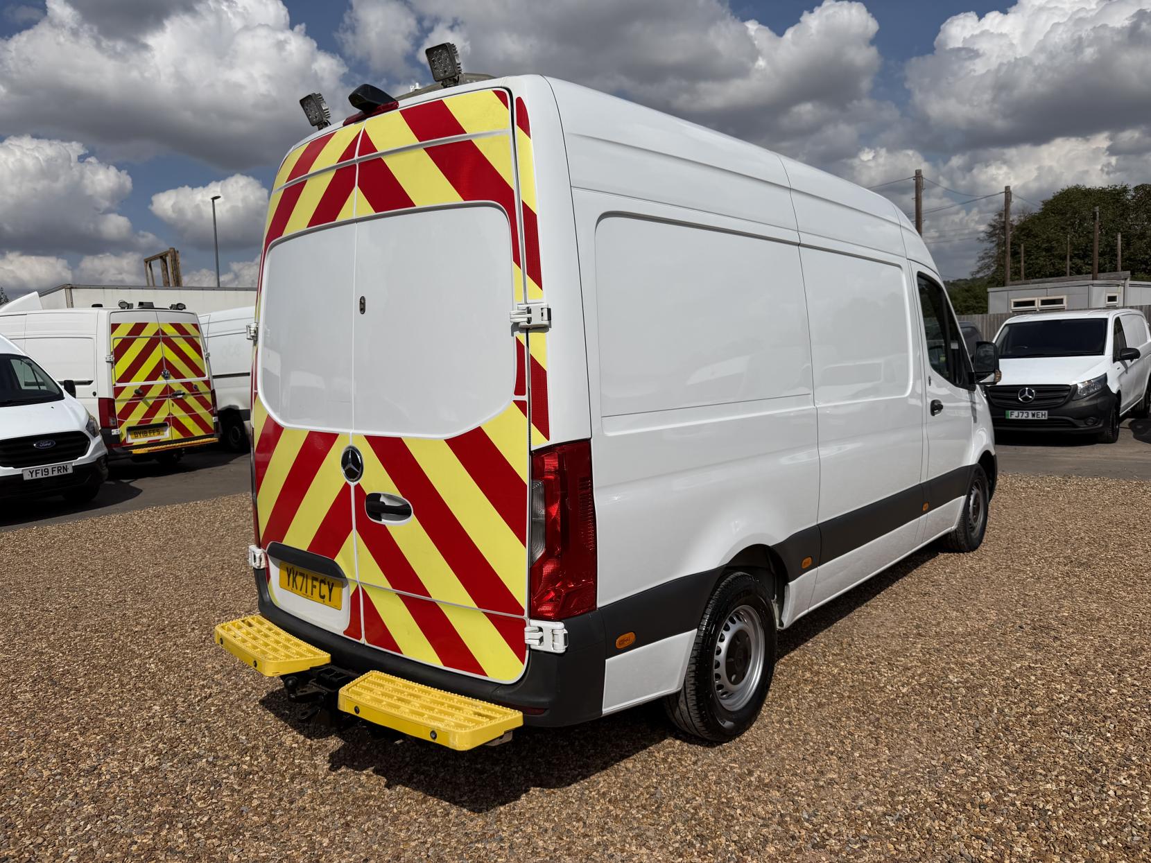2021 Mercedes-Benz Sprinter 2.1 316 CDI Progressive Panel Van 5dr Diesel Manual RWD L2 H2 Euro 6 (s/s) (163 ps) - Thumbnail 11