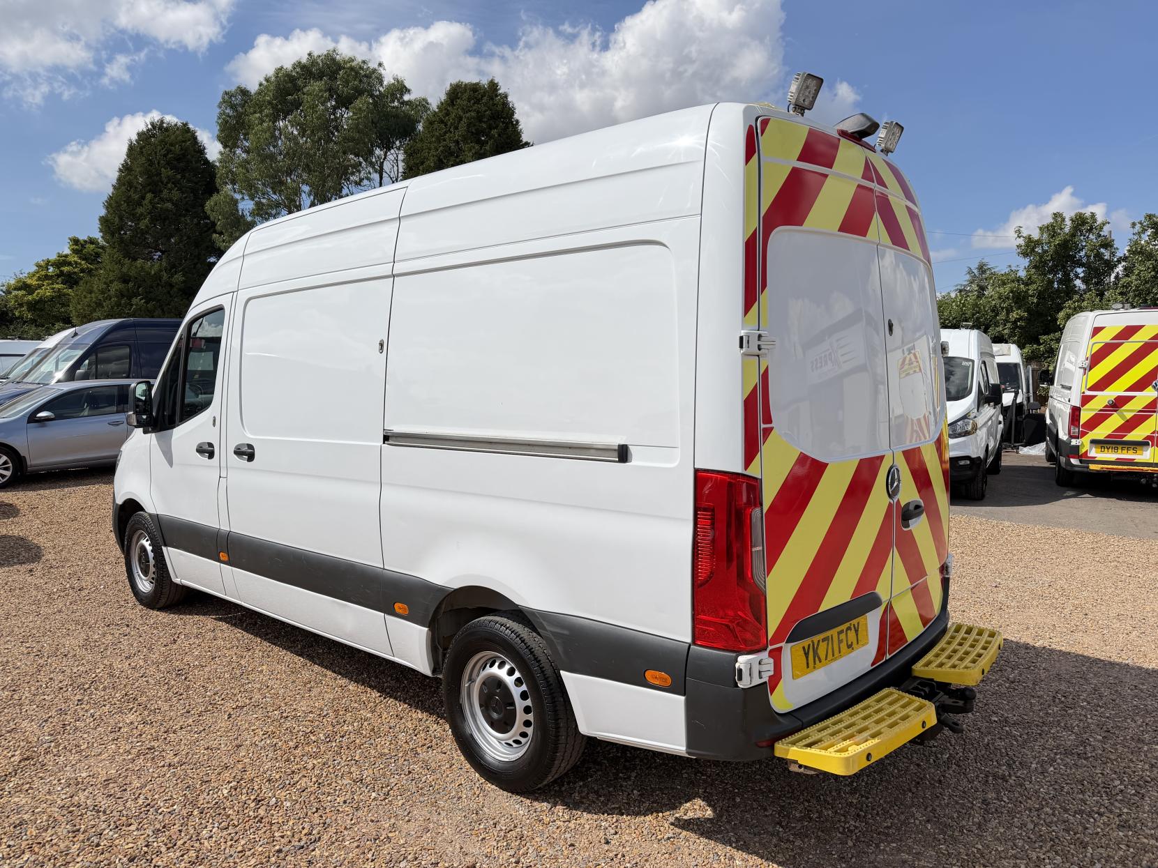 2021 Mercedes-Benz Sprinter 2.1 316 CDI Progressive Panel Van 5dr Diesel Manual RWD L2 H2 Euro 6 (s/s) (163 ps) - Thumbnail 9