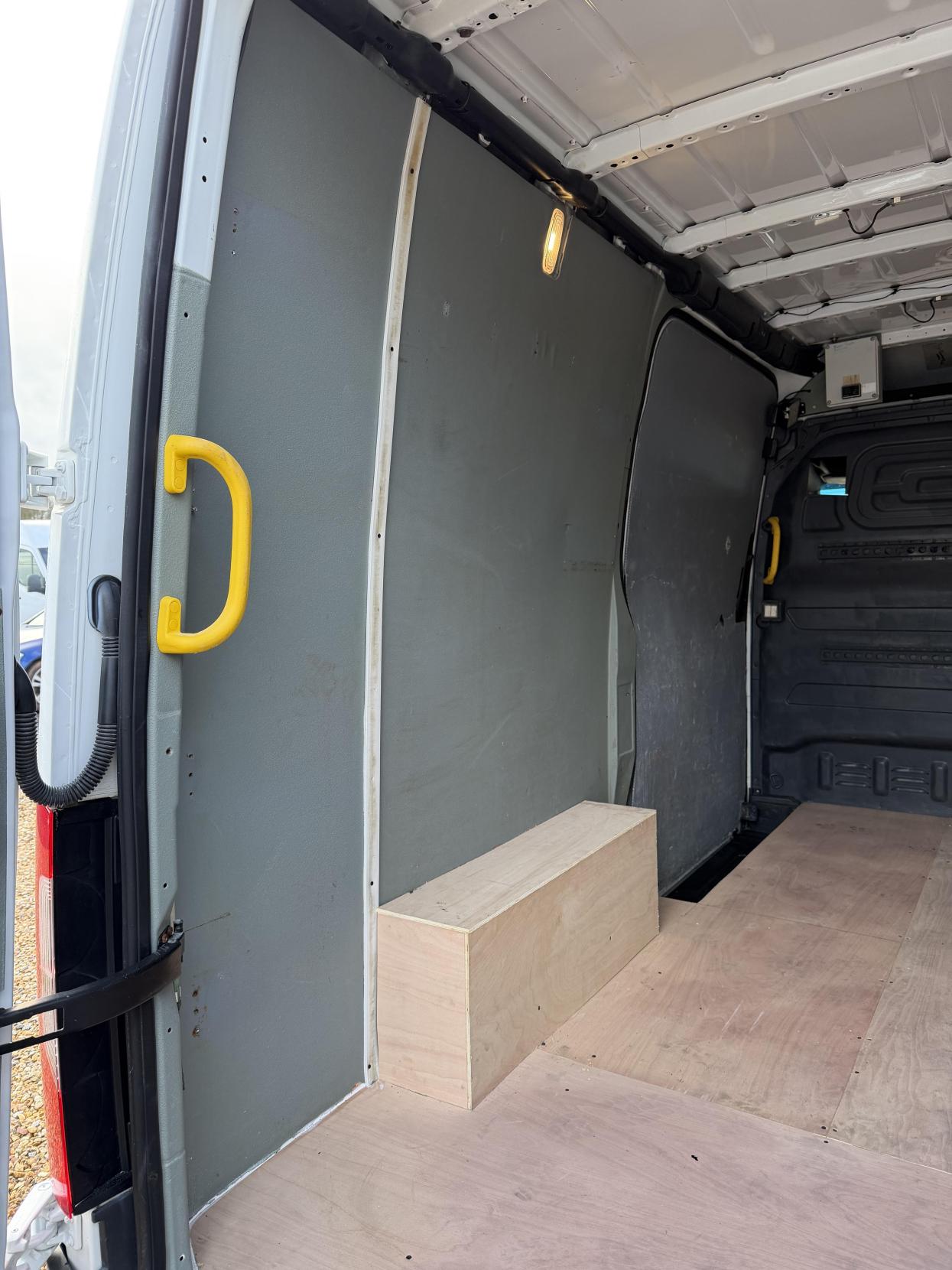 Mercedes-Benz Sprinter 2.1 316 CDI Panel Van 5dr Diesel Manual RWD L2 H2 Euro 6 (163 ps)