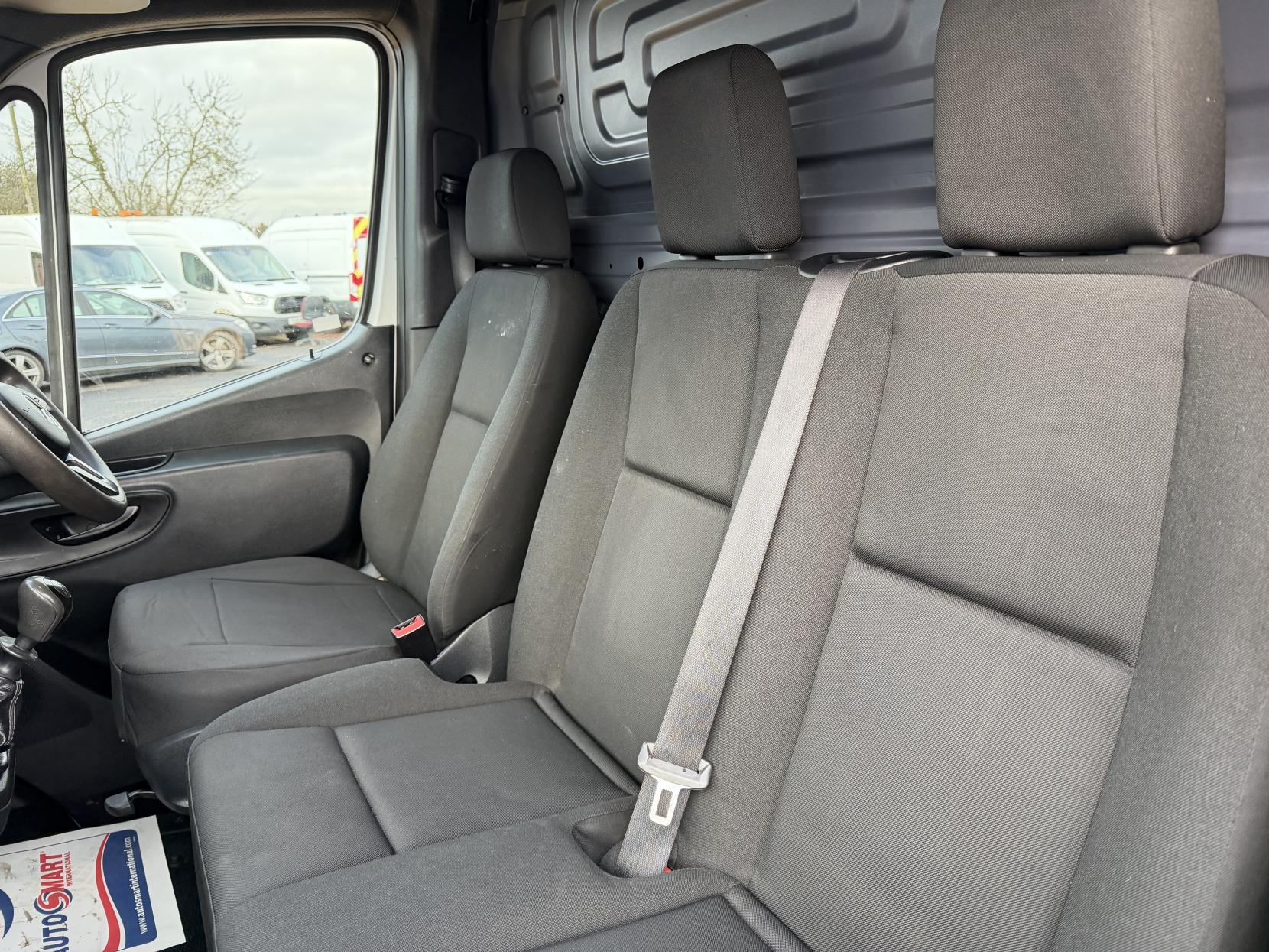 Mercedes-Benz Sprinter 2.1 316 CDI Panel Van 5dr Diesel Manual RWD L2 H2 Euro 6 (163 ps)