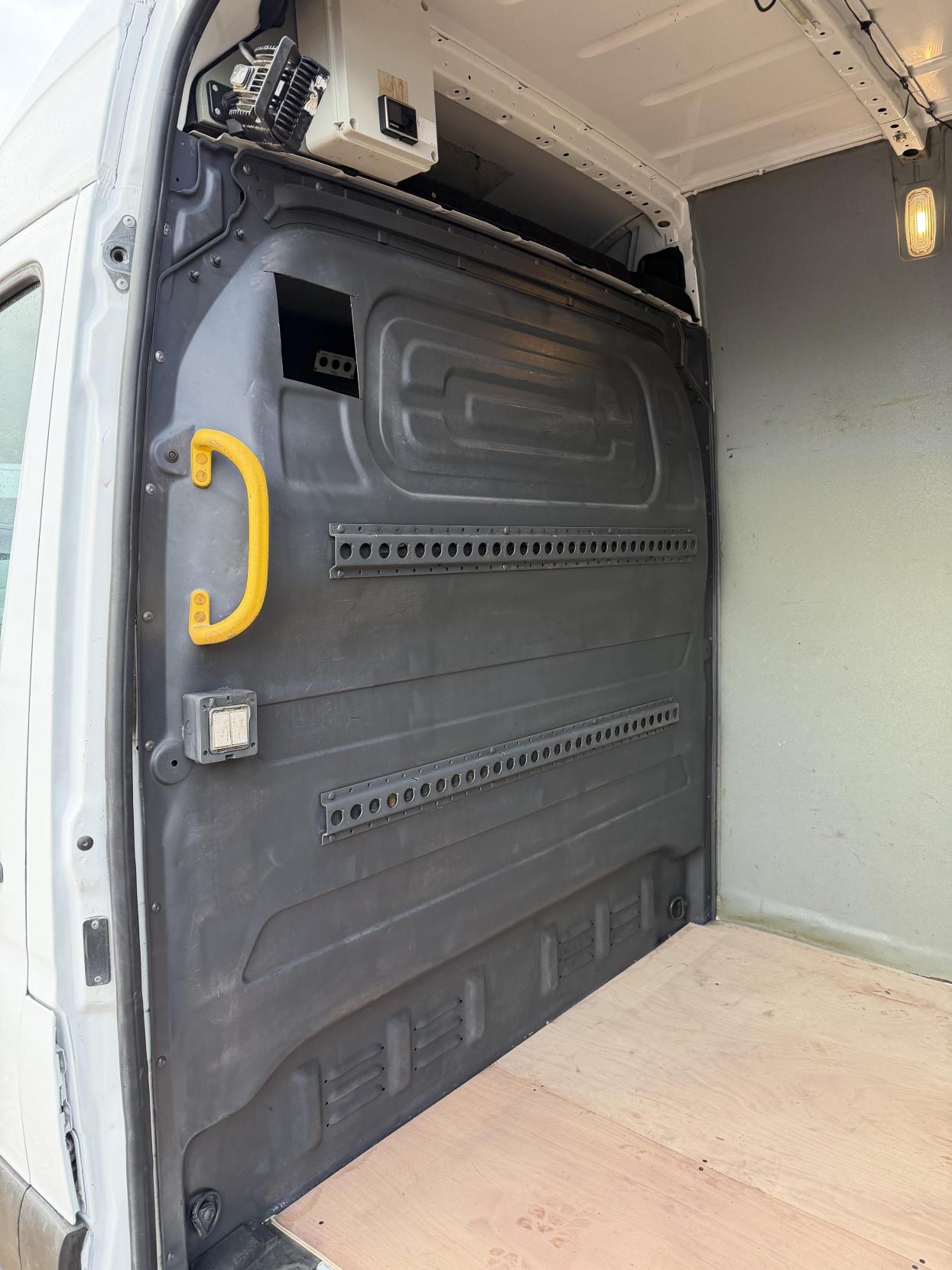 Mercedes-Benz Sprinter 2.1 316 CDI Panel Van 5dr Diesel Manual RWD L2 H2 Euro 6 (163 ps)