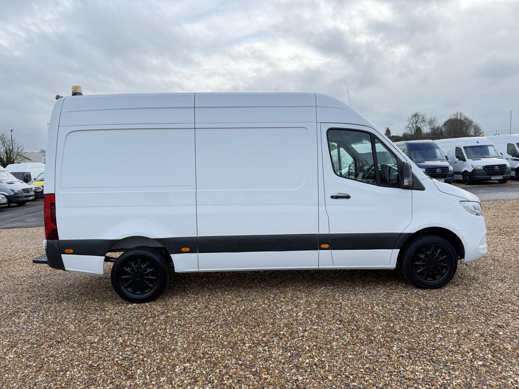 Mercedes-Benz Sprinter 2.1 316 CDI Panel Van 5dr Diesel Manual RWD L2 H2 Euro 6 (163 ps)