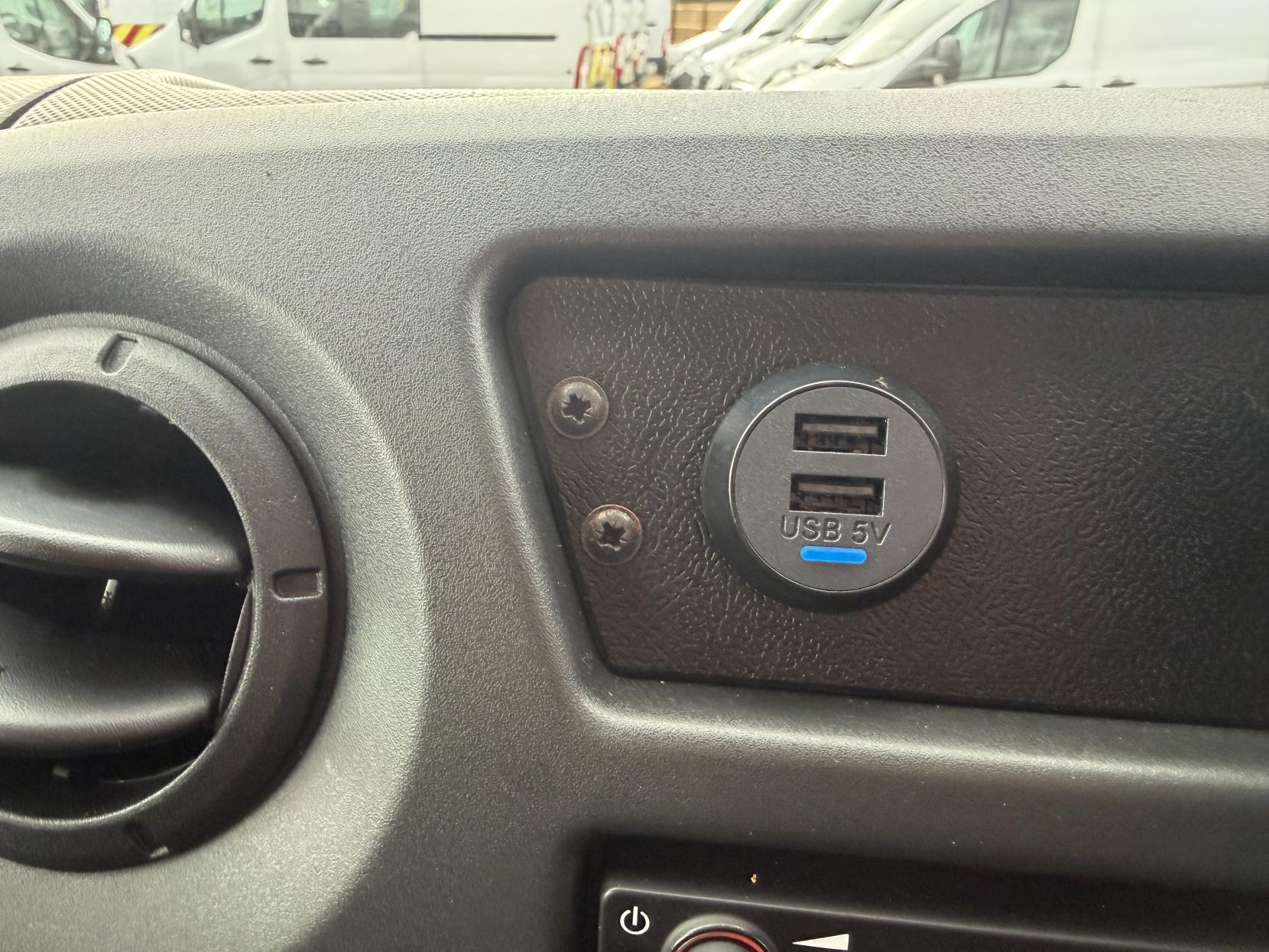 Vauxhall Movano 2.3 CDTi 3500 Panel Van 5dr Diesel Manual FWD L2 H2 Euro 6 (130 ps)