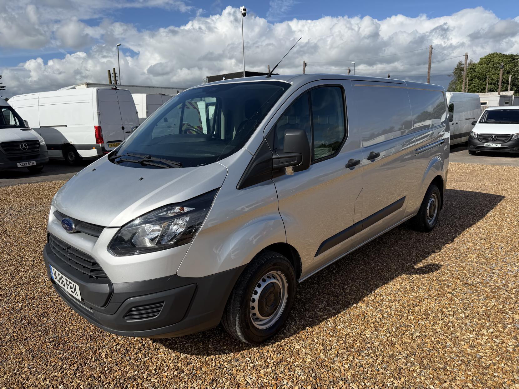 2016 Ford Transit Custom 2.0 TDCi 290 Panel Van 5dr Diesel Manual L2 H1 (167 g/km, 104 bhp) - Thumbnail 7