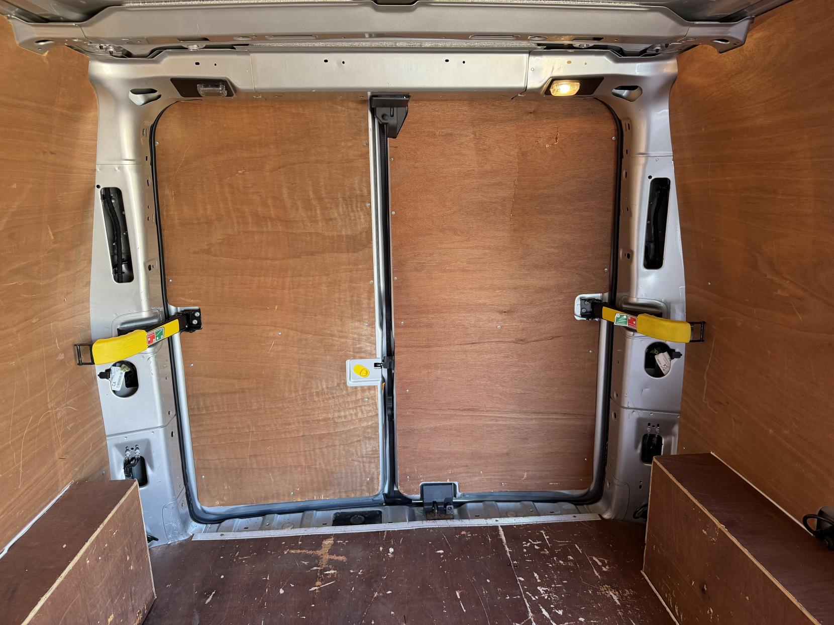 2016 Ford Transit Custom 2.0 TDCi 290 Panel Van 5dr Diesel Manual L2 H1 (167 g/km, 104 bhp) - Thumbnail 25