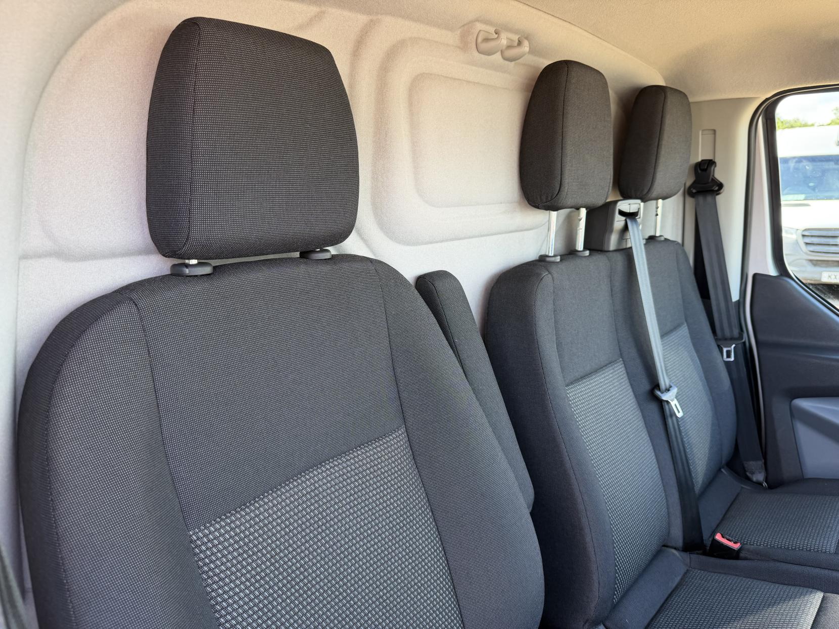 2016 Ford Transit Custom 2.0 TDCi 290 Panel Van 5dr Diesel Manual L2 H1 (167 g/km, 104 bhp) - Thumbnail 43