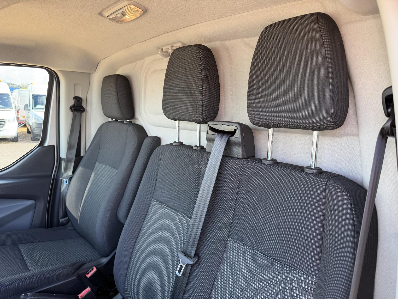 2016 Ford Transit Custom 2.0 TDCi 290 Panel Van 5dr Diesel Manual L2 H1 (167 g/km, 104 bhp) - Thumbnail 40