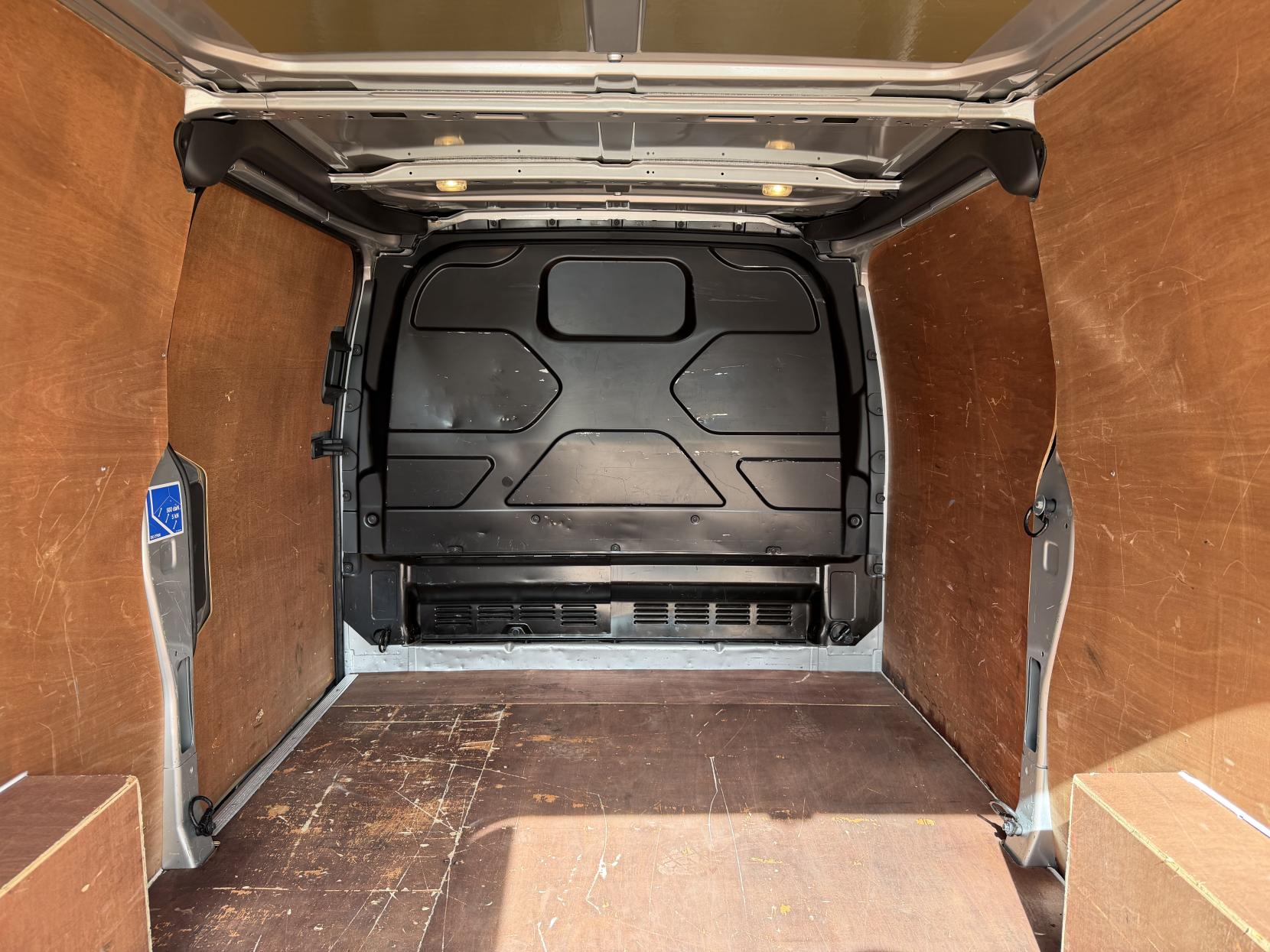 2016 Ford Transit Custom 2.0 TDCi 290 Panel Van 5dr Diesel Manual L2 H1 (167 g/km, 104 bhp) - Thumbnail 2