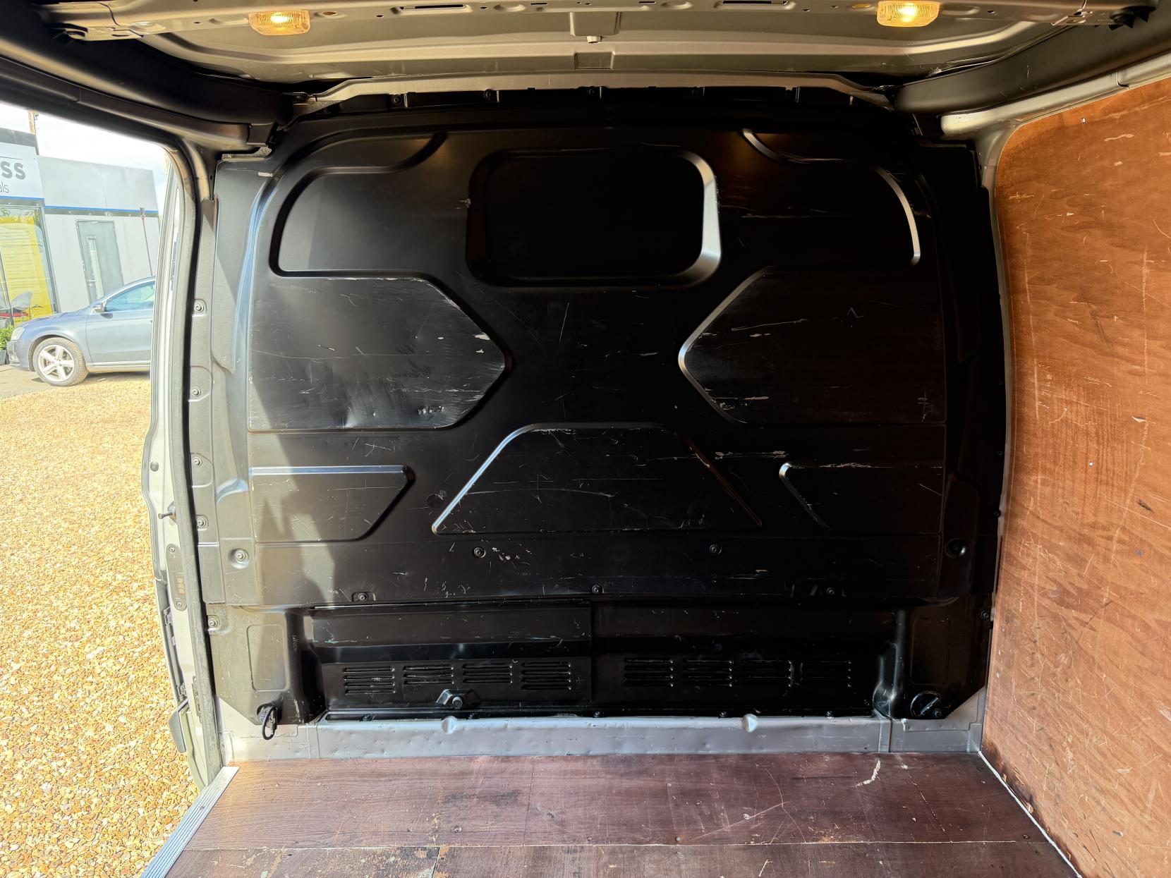 2016 Ford Transit Custom 2.0 TDCi 290 Panel Van 5dr Diesel Manual L2 H1 (167 g/km, 104 bhp) - Thumbnail 23