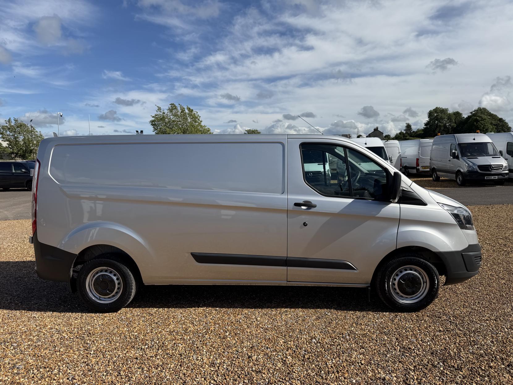 2016 Ford Transit Custom 2.0 TDCi 290 Panel Van 5dr Diesel Manual L2 H1 (167 g/km, 104 bhp) - Thumbnail 12