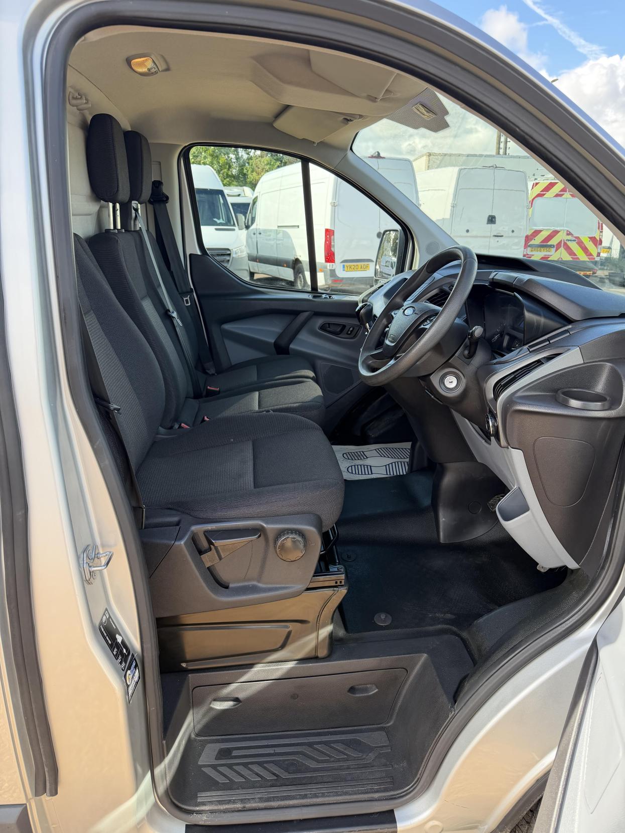 2016 Ford Transit Custom 2.0 TDCi 290 Panel Van 5dr Diesel Manual L2 H1 (167 g/km, 104 bhp) - Thumbnail 3