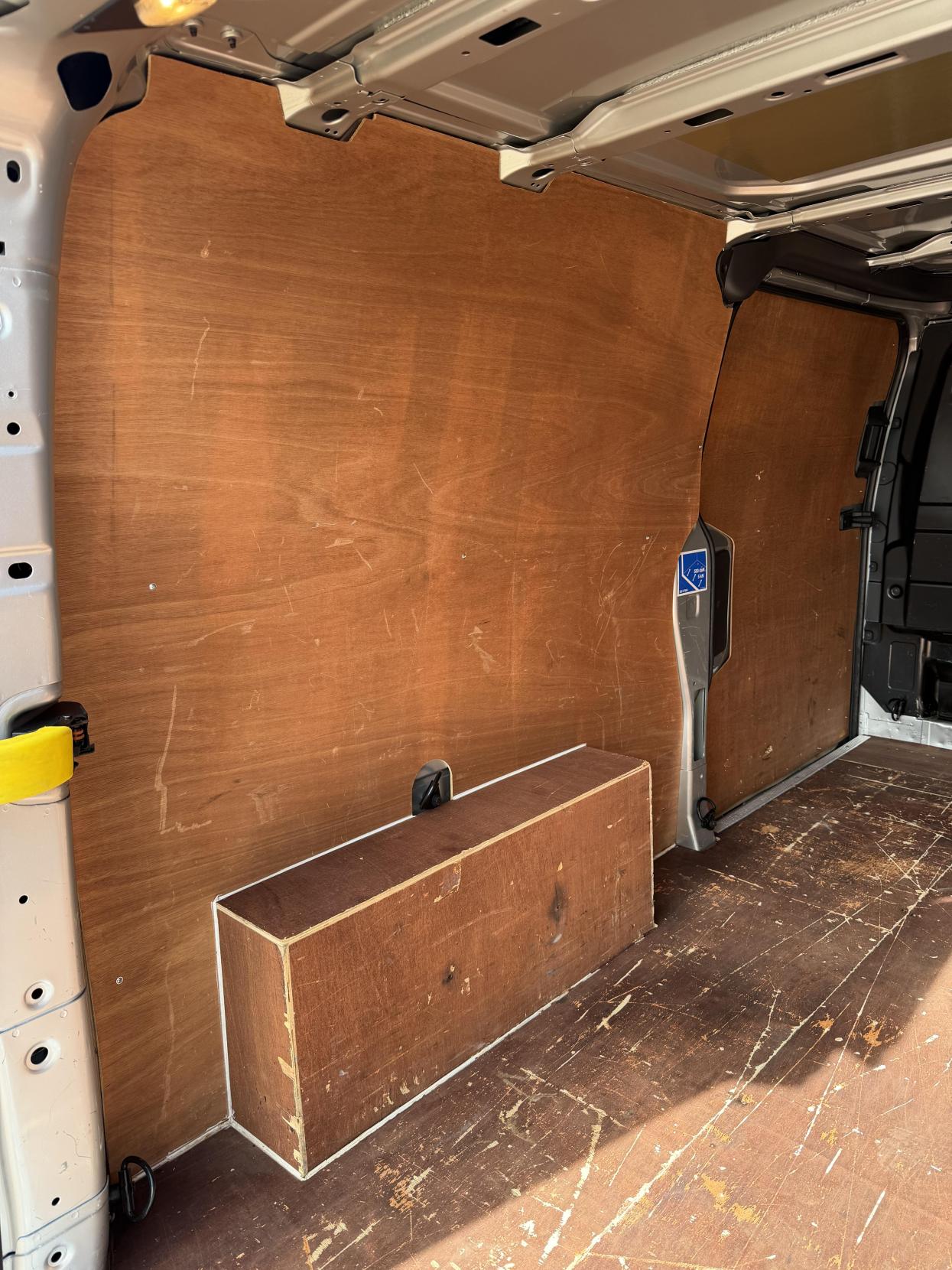 2016 Ford Transit Custom 2.0 TDCi 290 Panel Van 5dr Diesel Manual L2 H1 (167 g/km, 104 bhp) - Thumbnail 18