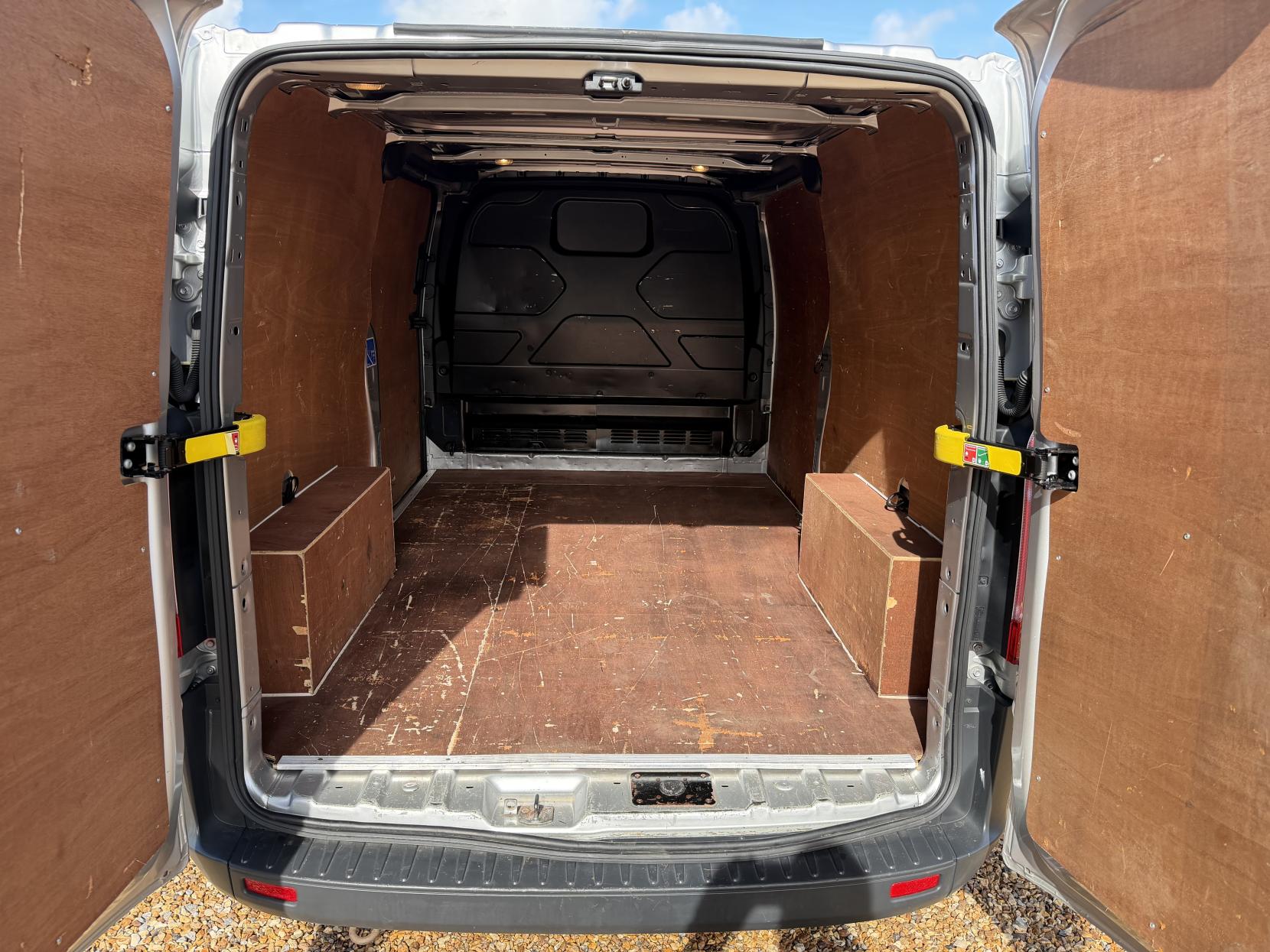 2016 Ford Transit Custom 2.0 TDCi 290 Panel Van 5dr Diesel Manual L2 H1 (167 g/km, 104 bhp) - Thumbnail 20