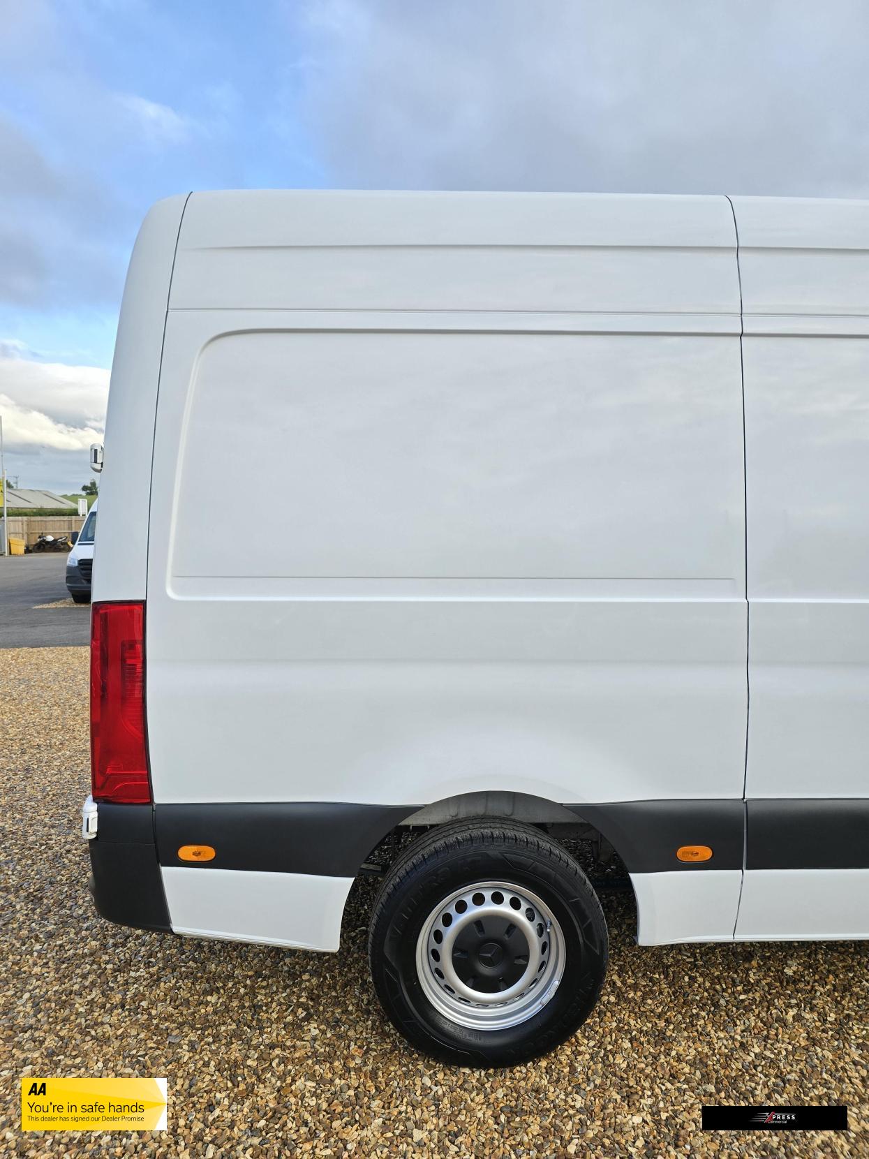 Mercedes-Benz Sprinter Sprinter 2.1 316 CDI Panel Van 5dr Diesel Manual RWD L2 H2 Euro 6 (163 ps)