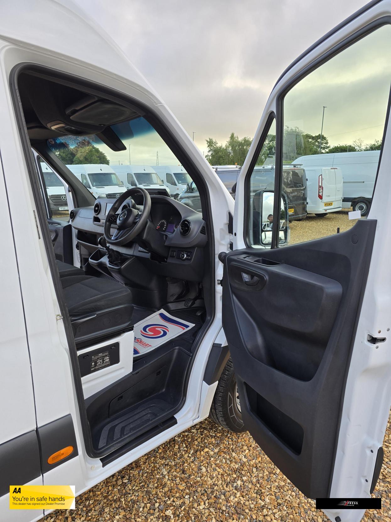 Mercedes-Benz Sprinter Sprinter 2.1 316 CDI Panel Van 5dr Diesel Manual RWD L2 H2 Euro 6 (163 ps)