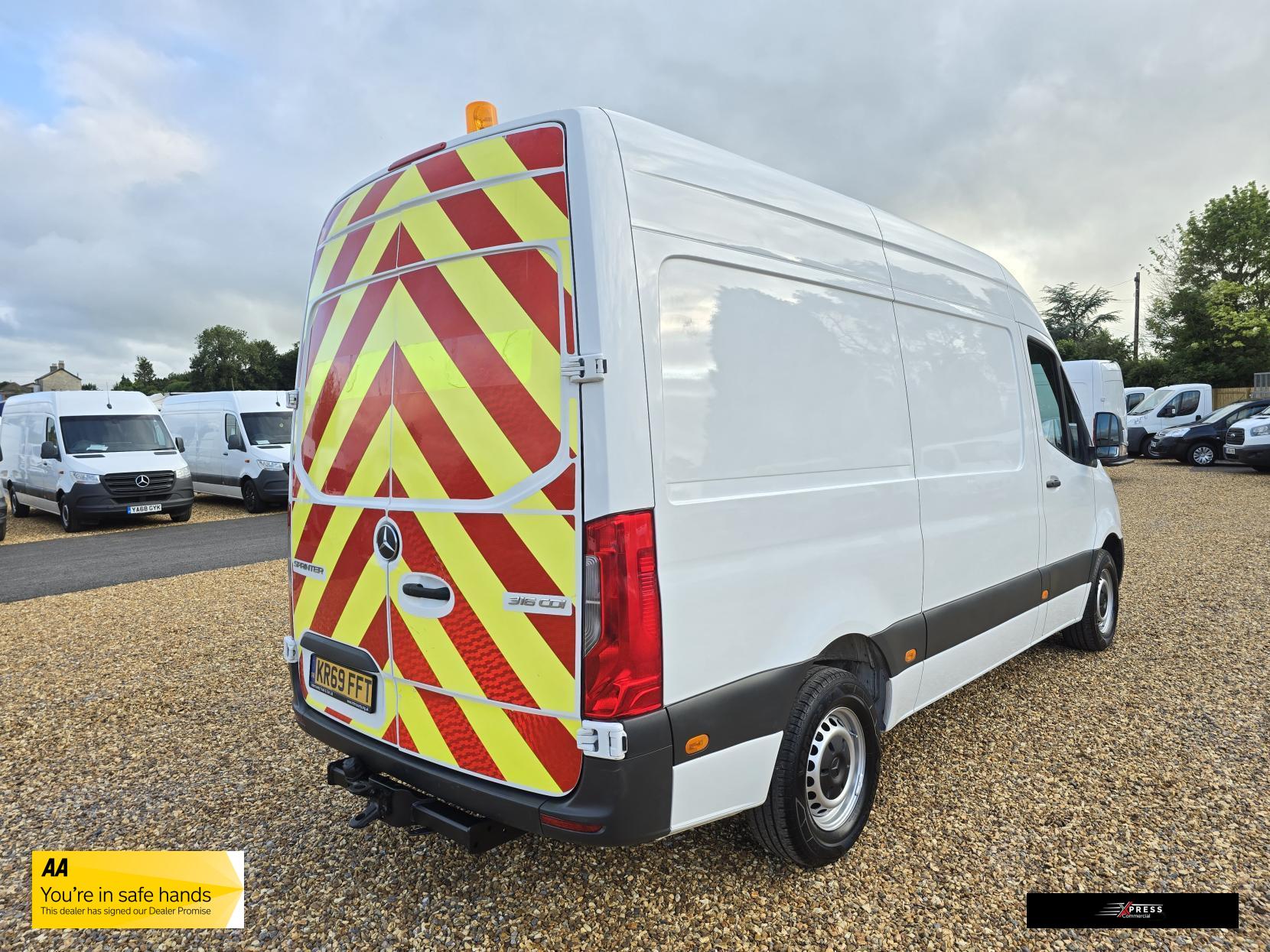 Mercedes-Benz Sprinter Sprinter 2.1 316 CDI Panel Van 5dr Diesel Manual RWD L2 H2 Euro 6 (163 ps)