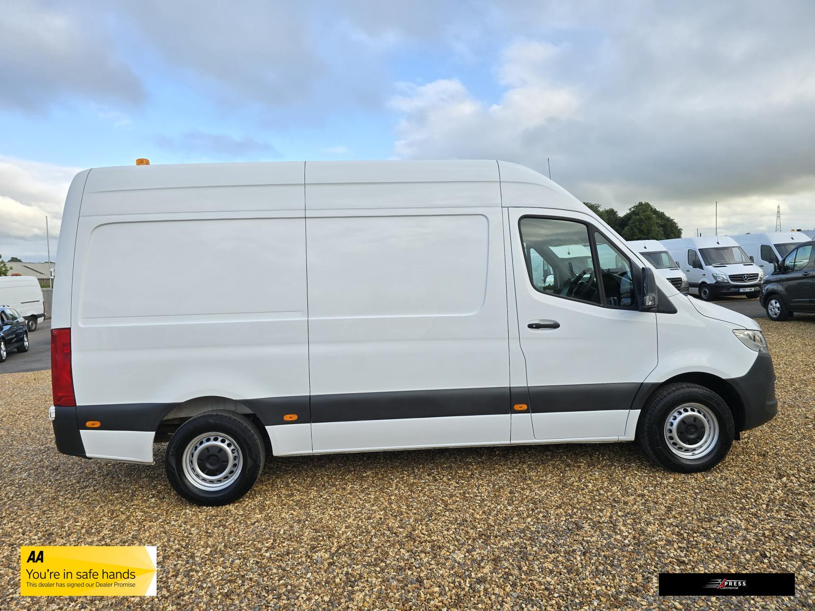 Mercedes-Benz Sprinter Sprinter 2.1 316 CDI Panel Van 5dr Diesel Manual RWD L2 H2 Euro 6 (163 ps)
