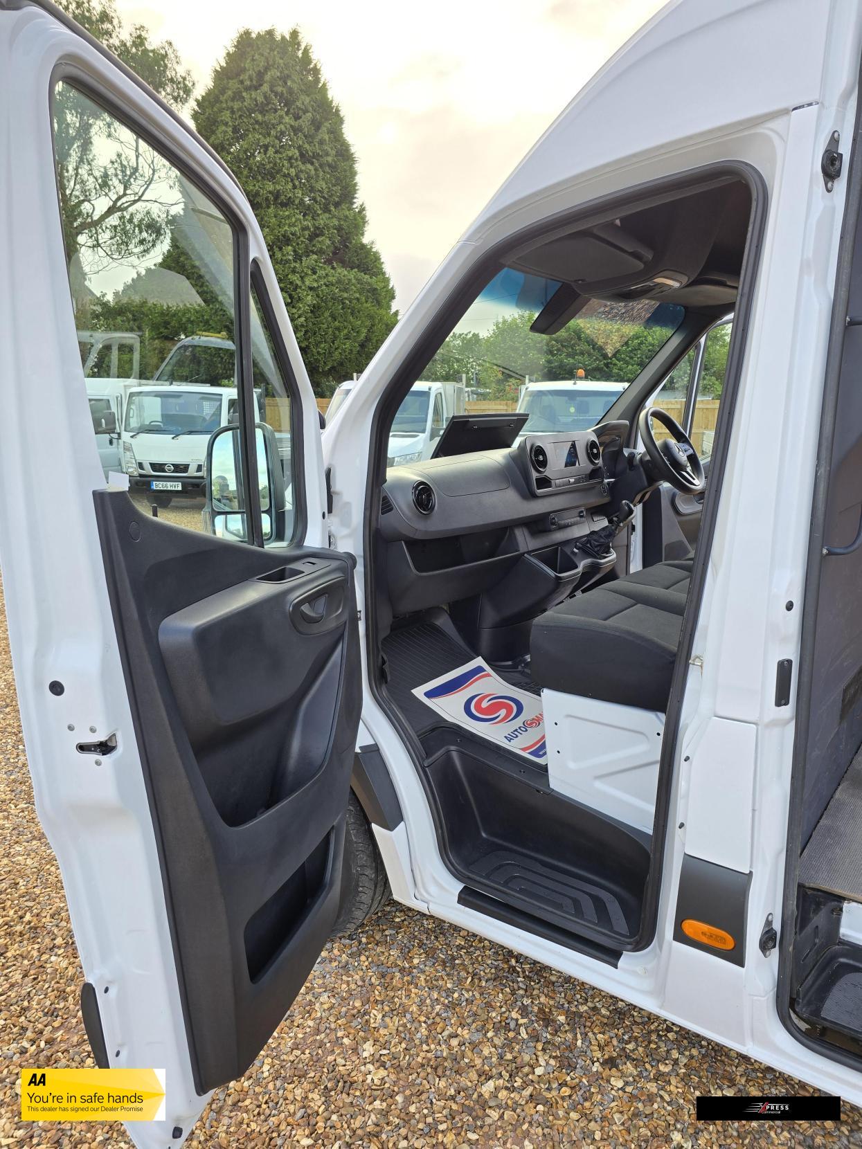 Mercedes-Benz Sprinter Sprinter 2.1 316 CDI Panel Van 5dr Diesel Manual RWD L2 H2 Euro 6 (163 ps)