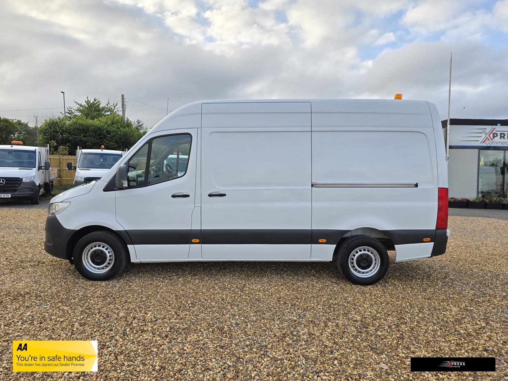 Mercedes-Benz Sprinter Sprinter 2.1 316 CDI Panel Van 5dr Diesel Manual RWD L2 H2 Euro 6 (163 ps)