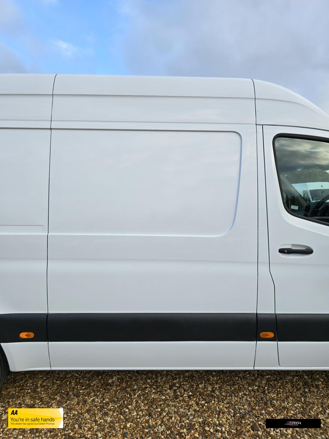 Mercedes-Benz Sprinter Sprinter 2.1 316 CDI Panel Van 5dr Diesel Manual RWD L2 H2 Euro 6 (163 ps)