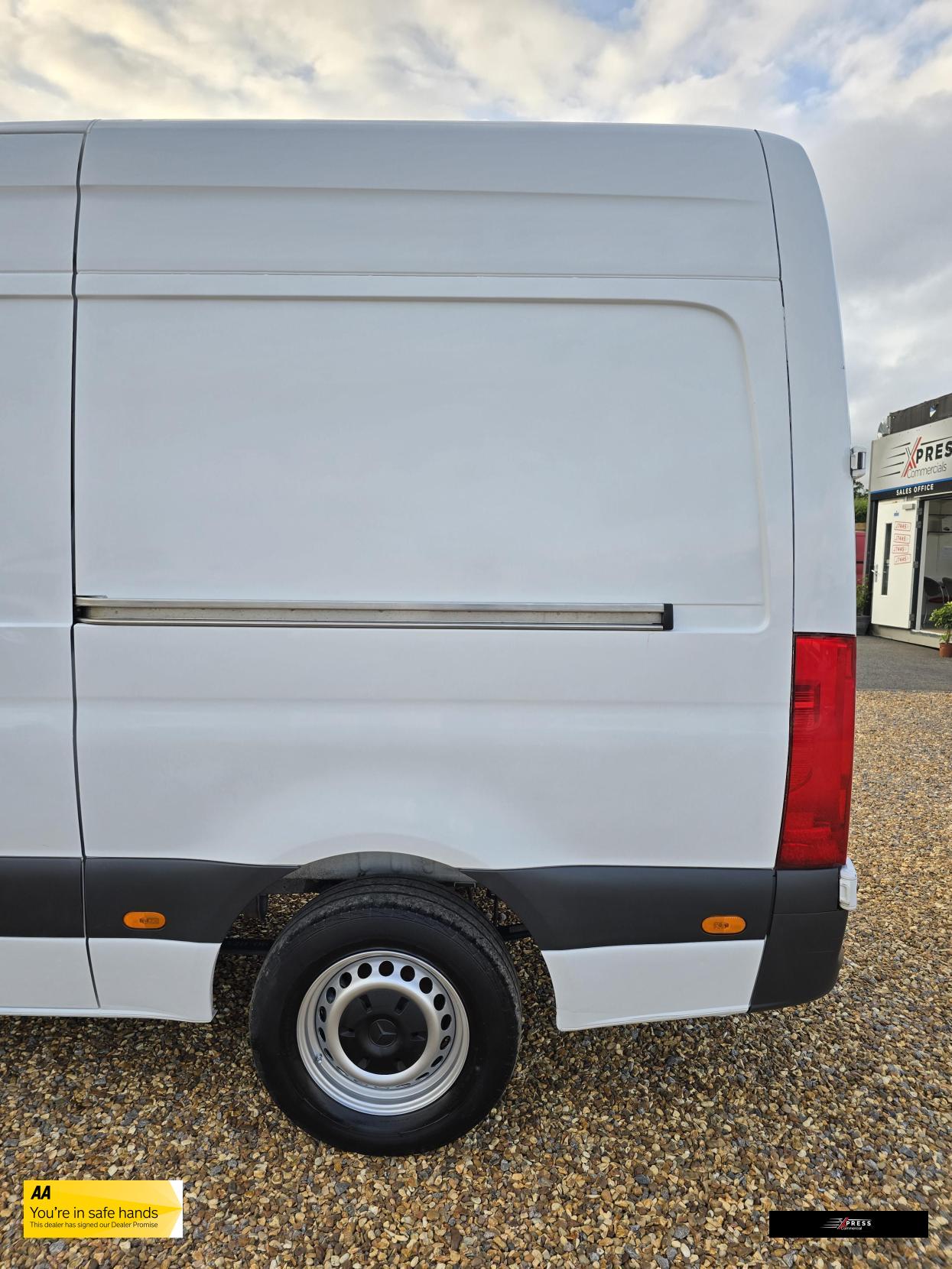Mercedes-Benz Sprinter Sprinter 2.1 316 CDI Panel Van 5dr Diesel Manual RWD L2 H2 Euro 6 (163 ps)