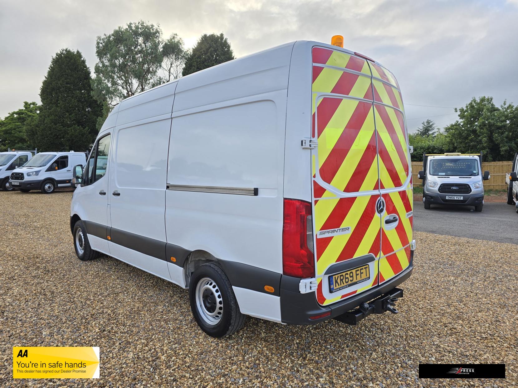 Mercedes-Benz Sprinter Sprinter 2.1 316 CDI Panel Van 5dr Diesel Manual RWD L2 H2 Euro 6 (163 ps)