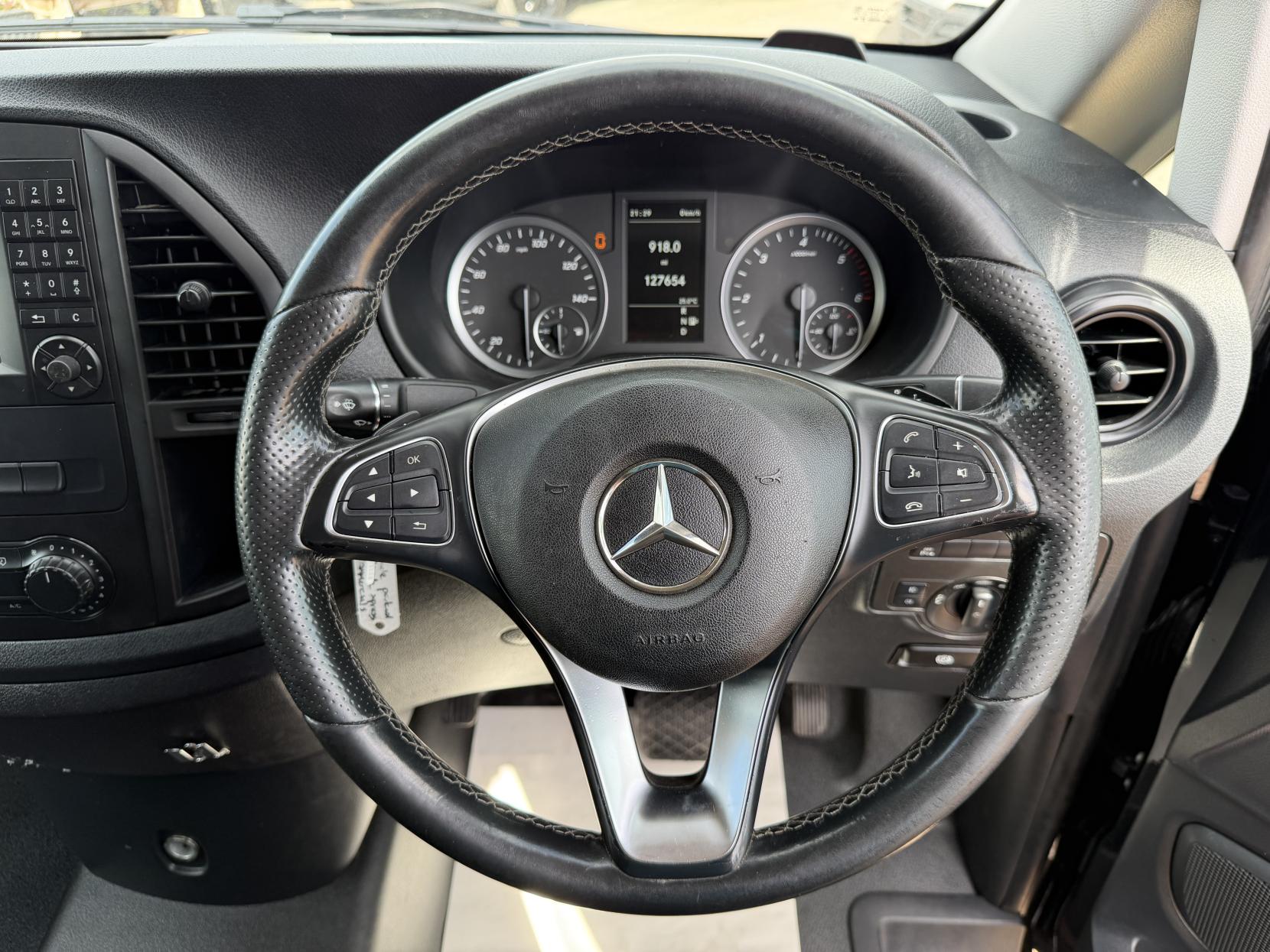 2020 Mercedes-Benz Vito 2.1 114 CDI Premium Panel Van 5dr Diesel G-Tronic+ RWD L2 Euro 6 (s/s) (136 ps) - Thumbnail 16