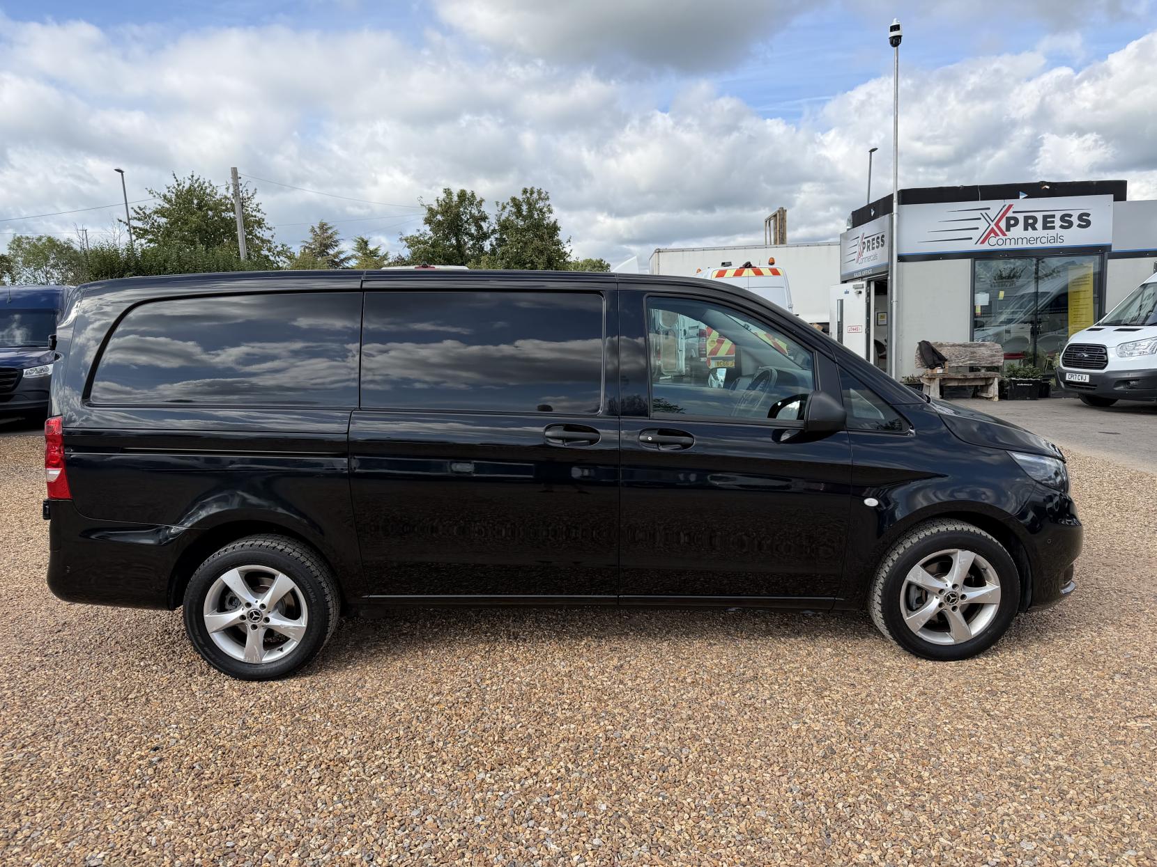 2020 Mercedes-Benz Vito 2.1 114 CDI Premium Panel Van 5dr Diesel G-Tronic+ RWD L2 Euro 6 (s/s) (136 ps) - Thumbnail 12
