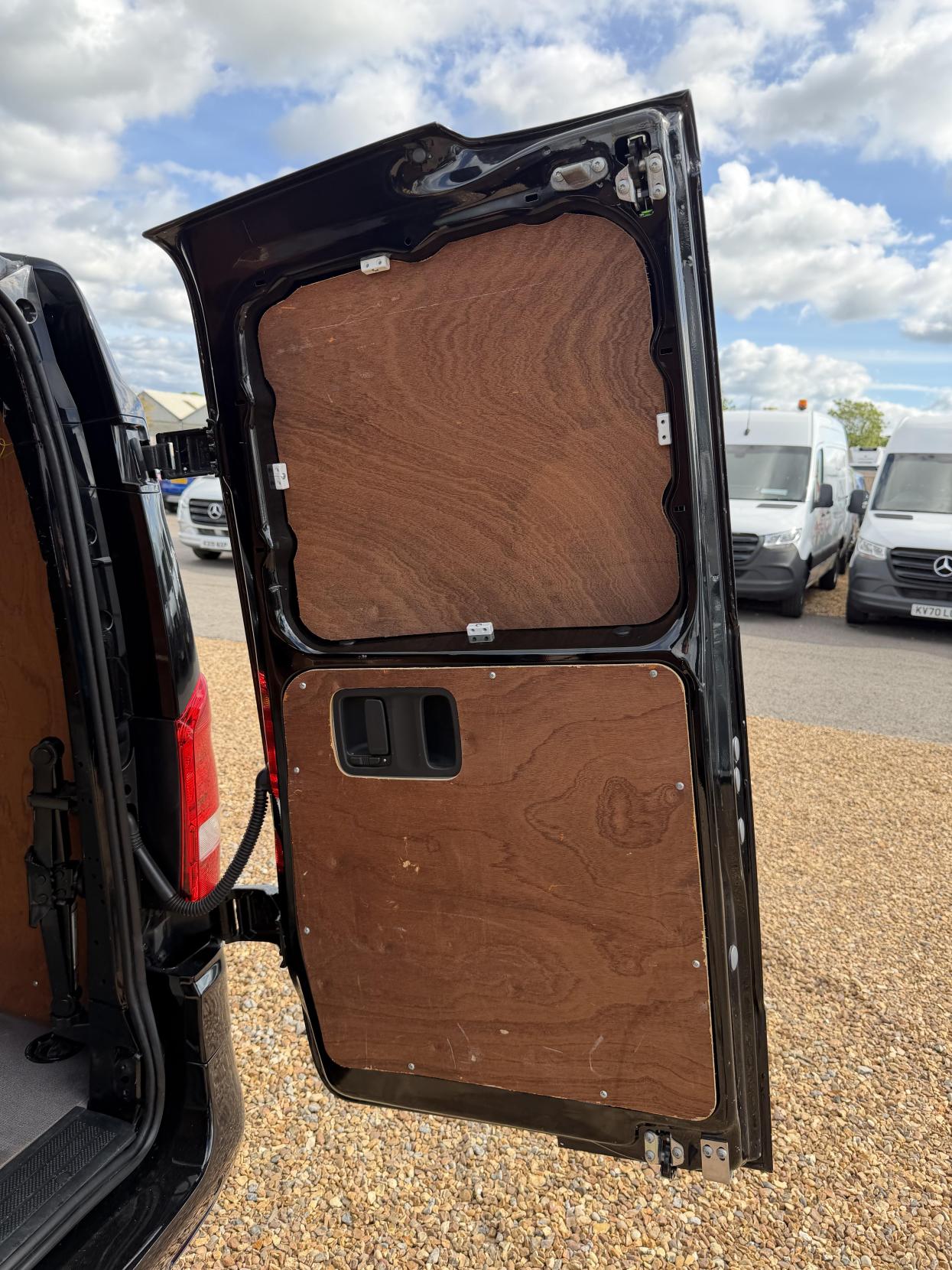 2020 Mercedes-Benz Vito 2.1 114 CDI Premium Panel Van 5dr Diesel G-Tronic+ RWD L2 Euro 6 (s/s) (136 ps) - Thumbnail 43