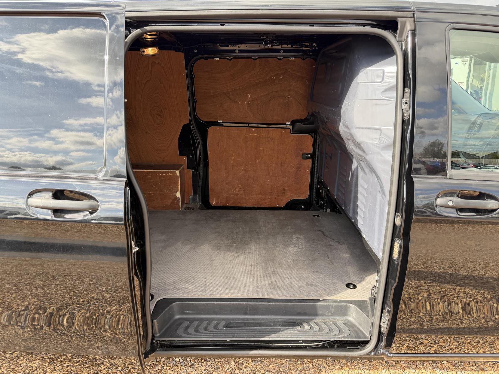 2020 Mercedes-Benz Vito 2.1 114 CDI Premium Panel Van 5dr Diesel G-Tronic+ RWD L2 Euro 6 (s/s) (136 ps) - Thumbnail 36