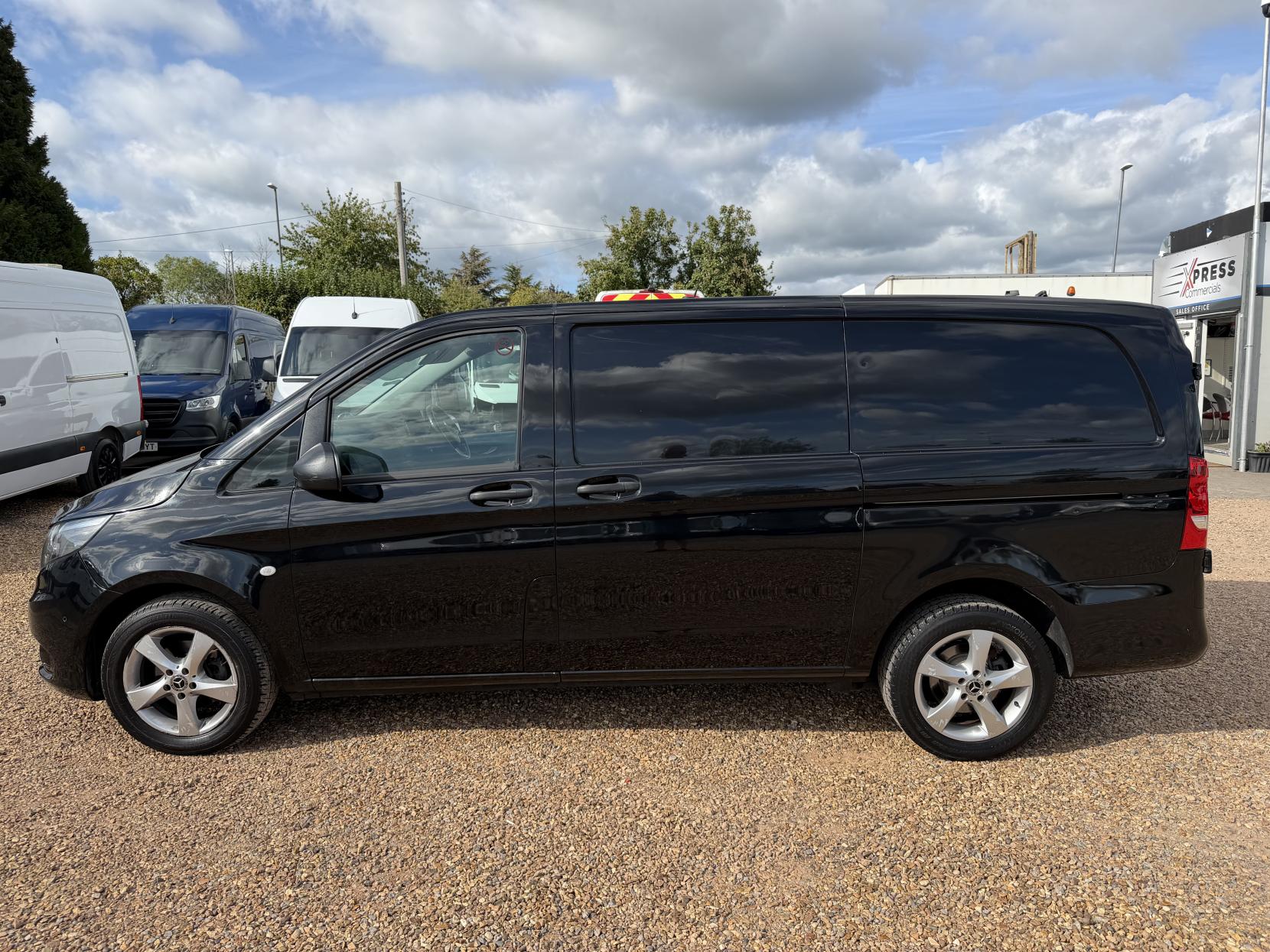 2020 Mercedes-Benz Vito 2.1 114 CDI Premium Panel Van 5dr Diesel G-Tronic+ RWD L2 Euro 6 (s/s) (136 ps) - Thumbnail 8